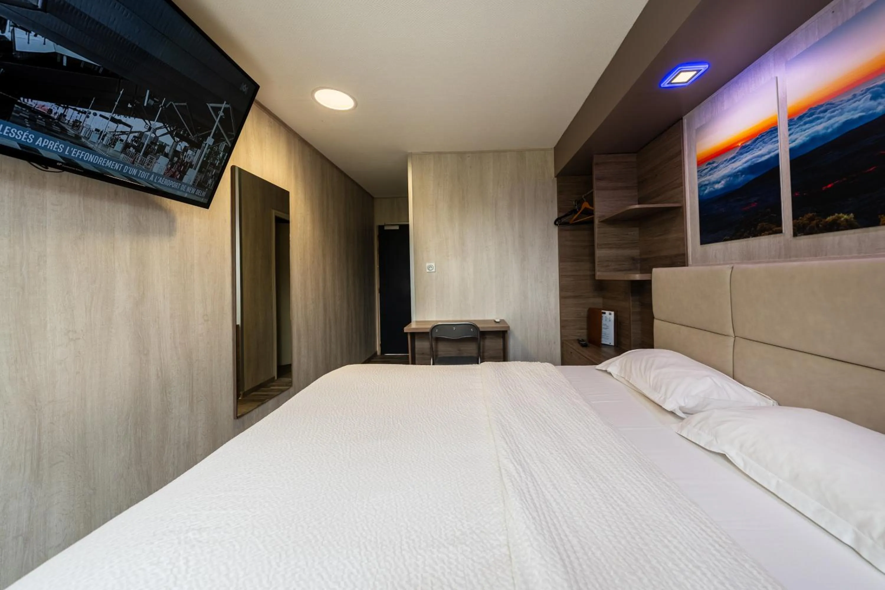 Bed in Hôtel La Rocade