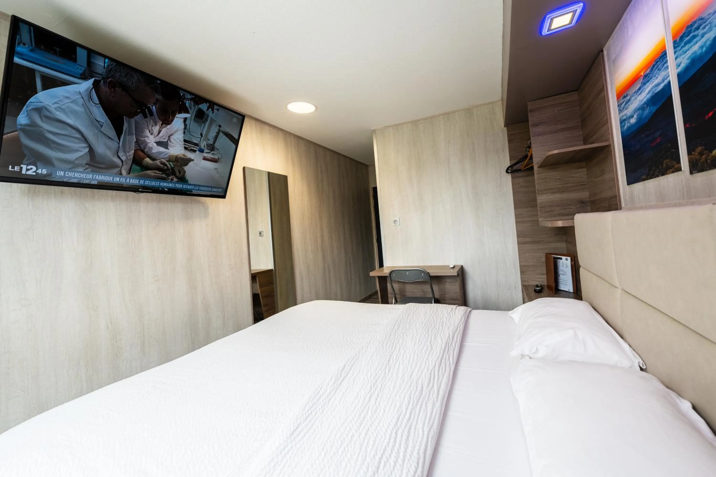 Bed in Hôtel La Rocade