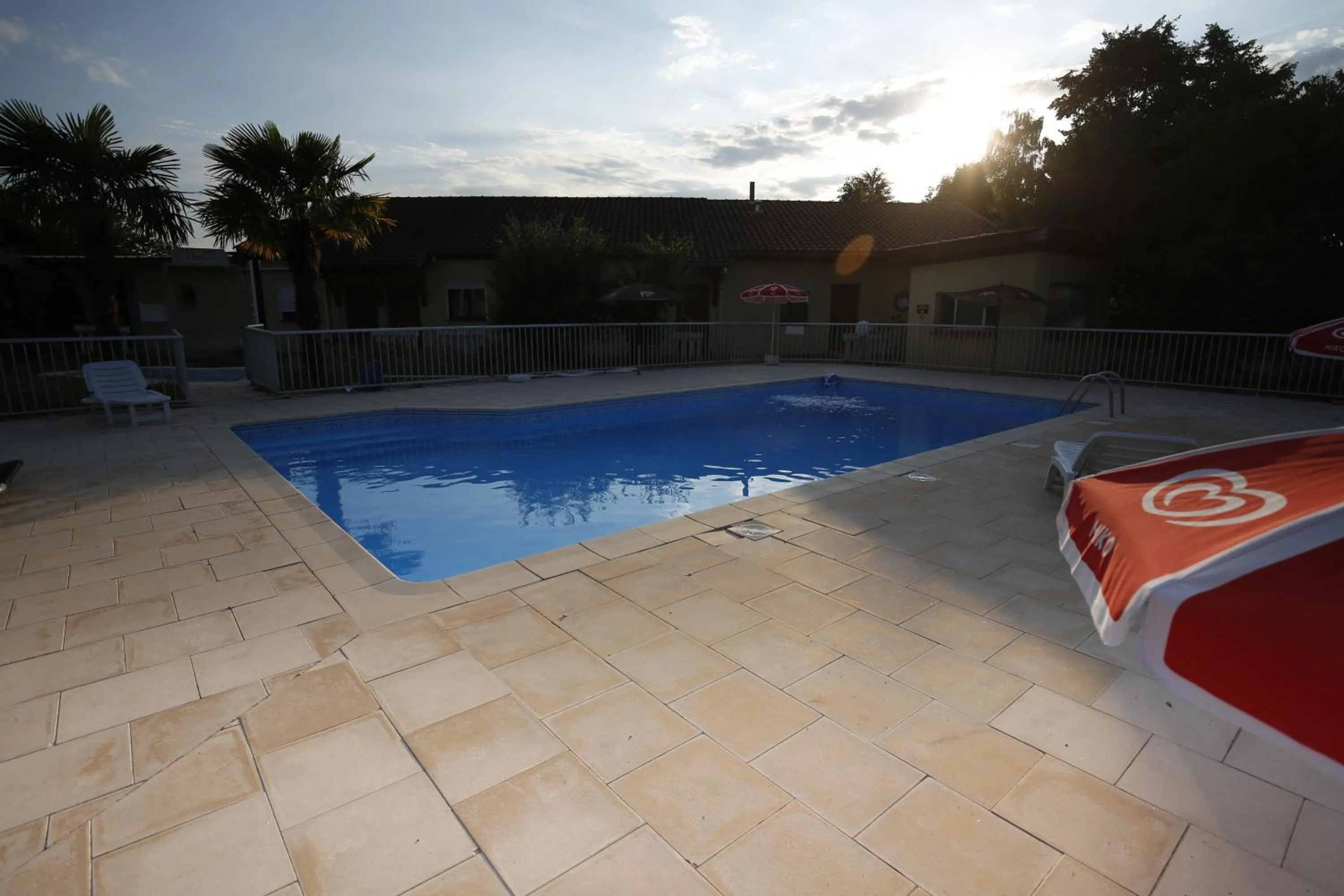 Swimming pool in Hôtel La Rocade
