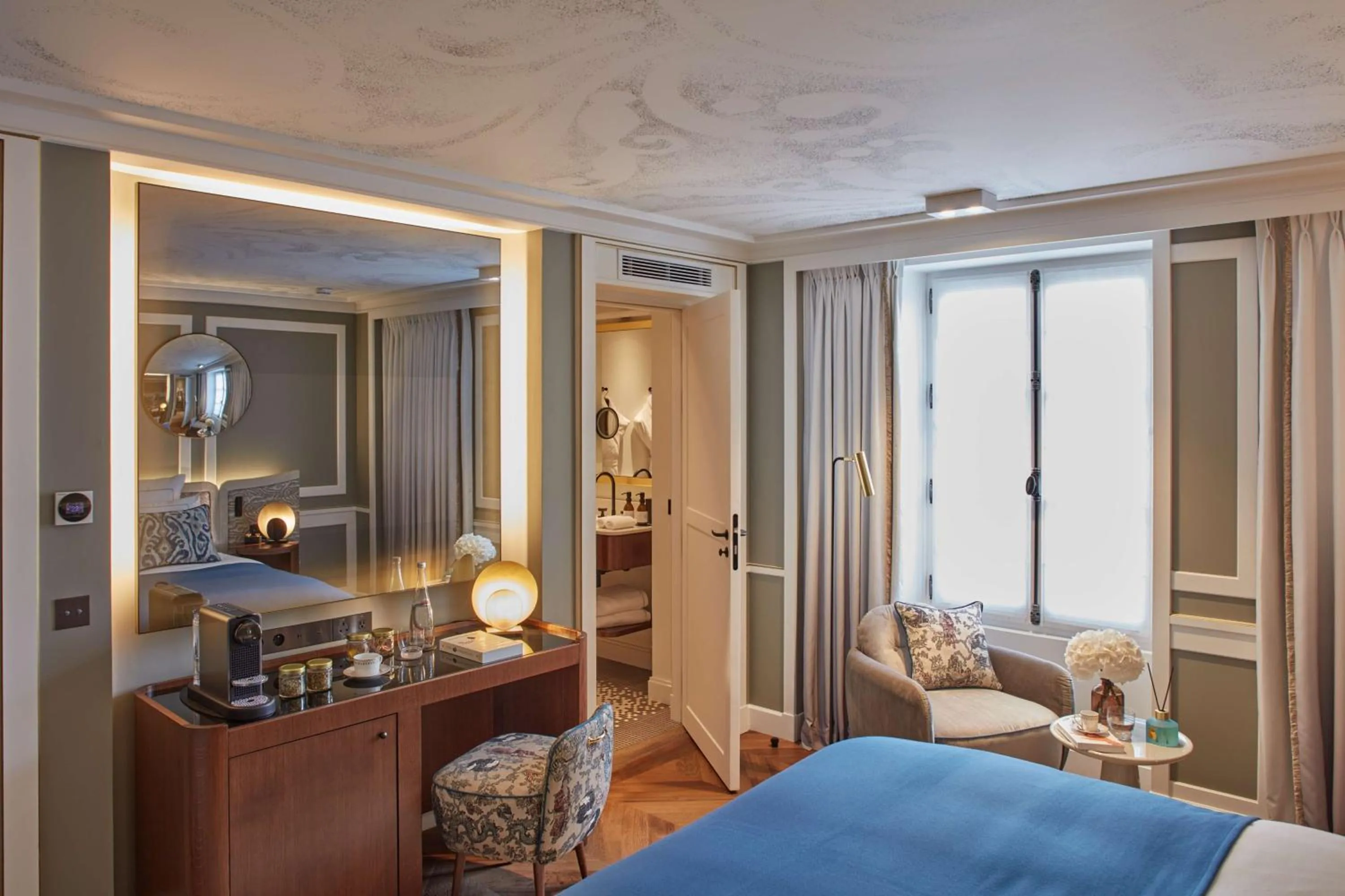 Bedroom, Bed in Hôtel Les Lumières - Relais & Châteaux