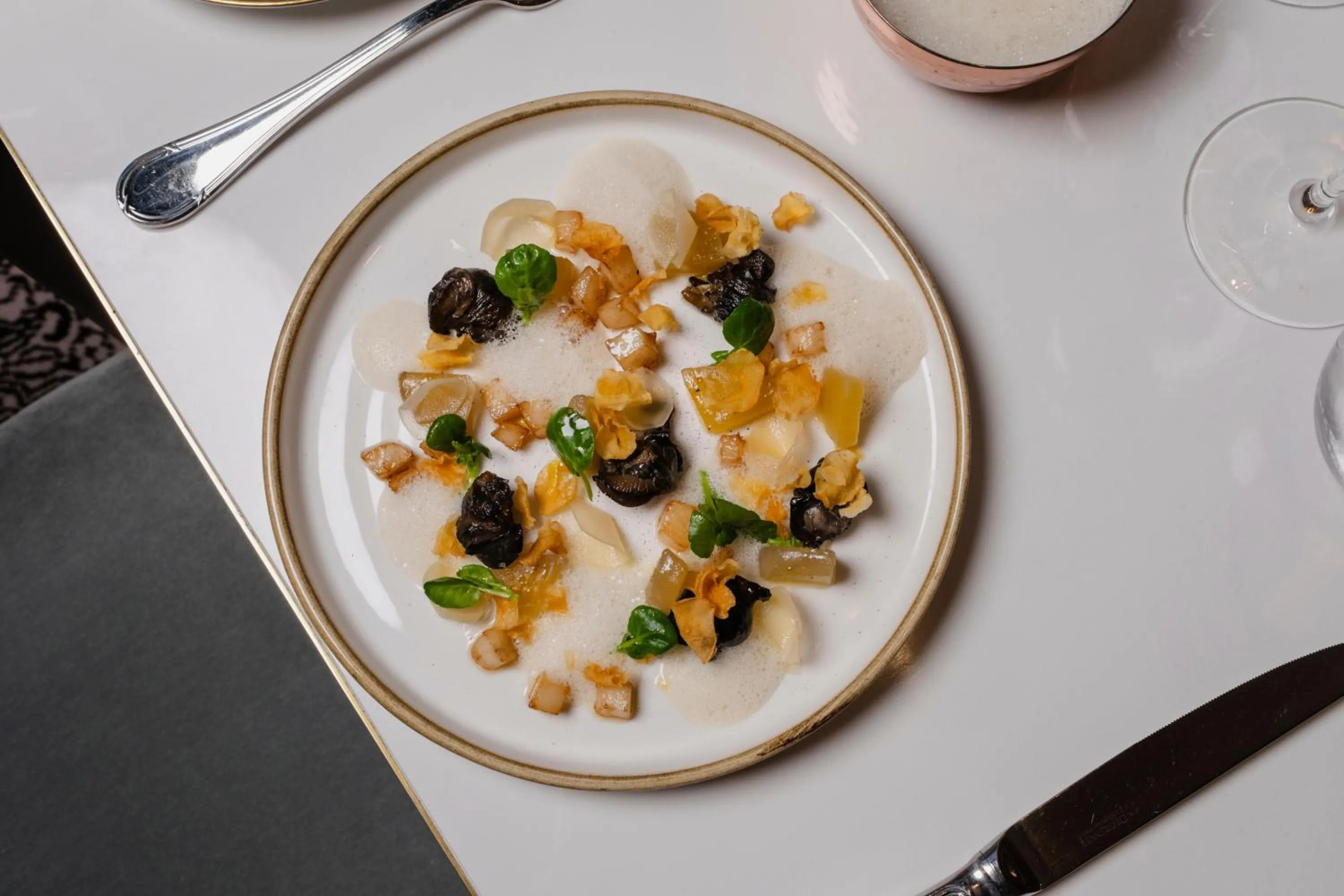 Restaurant/places to eat in Hôtel Les Lumières - Relais & Châteaux