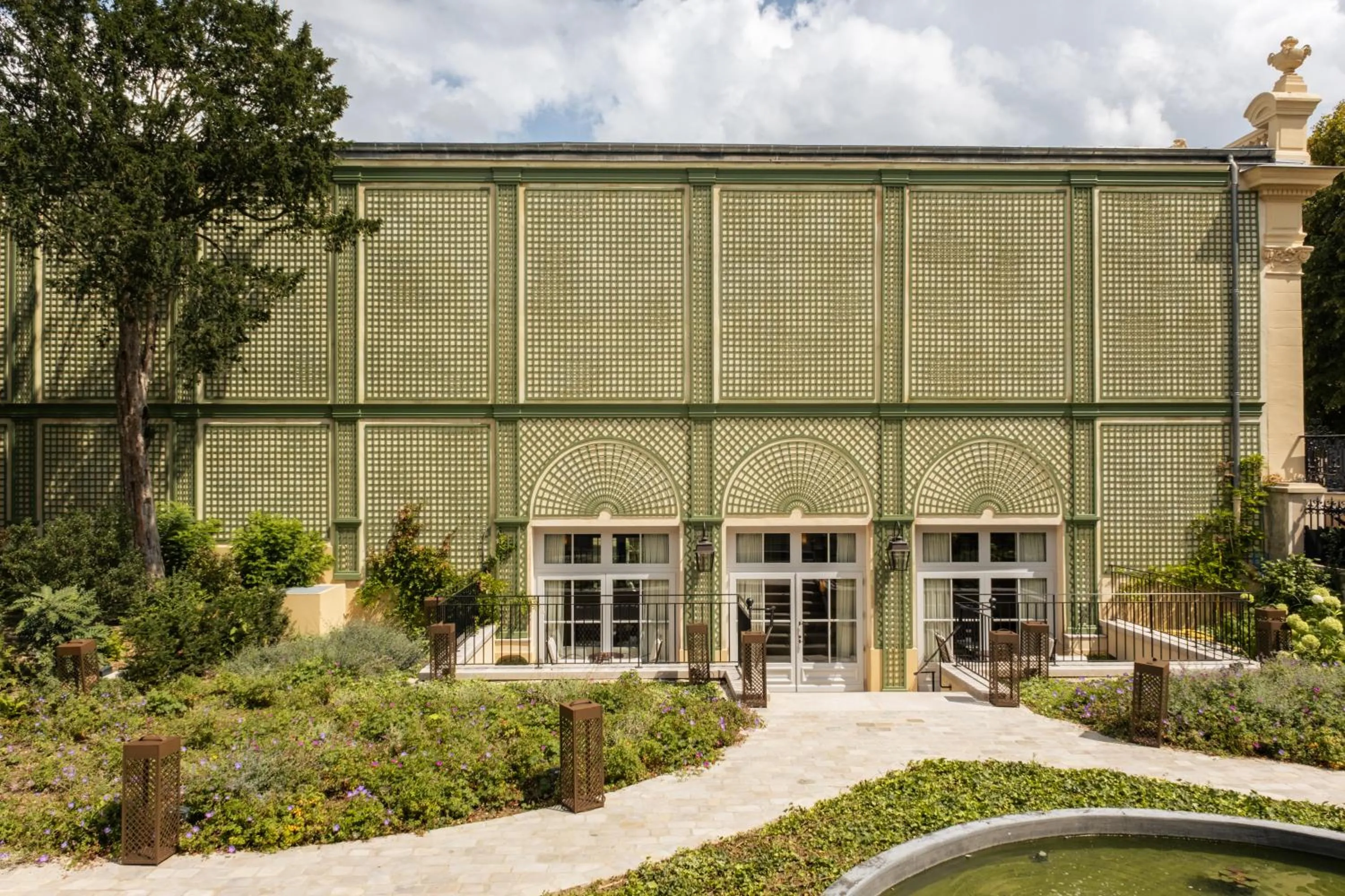 Garden in Hôtel Les Lumières - Relais & Châteaux