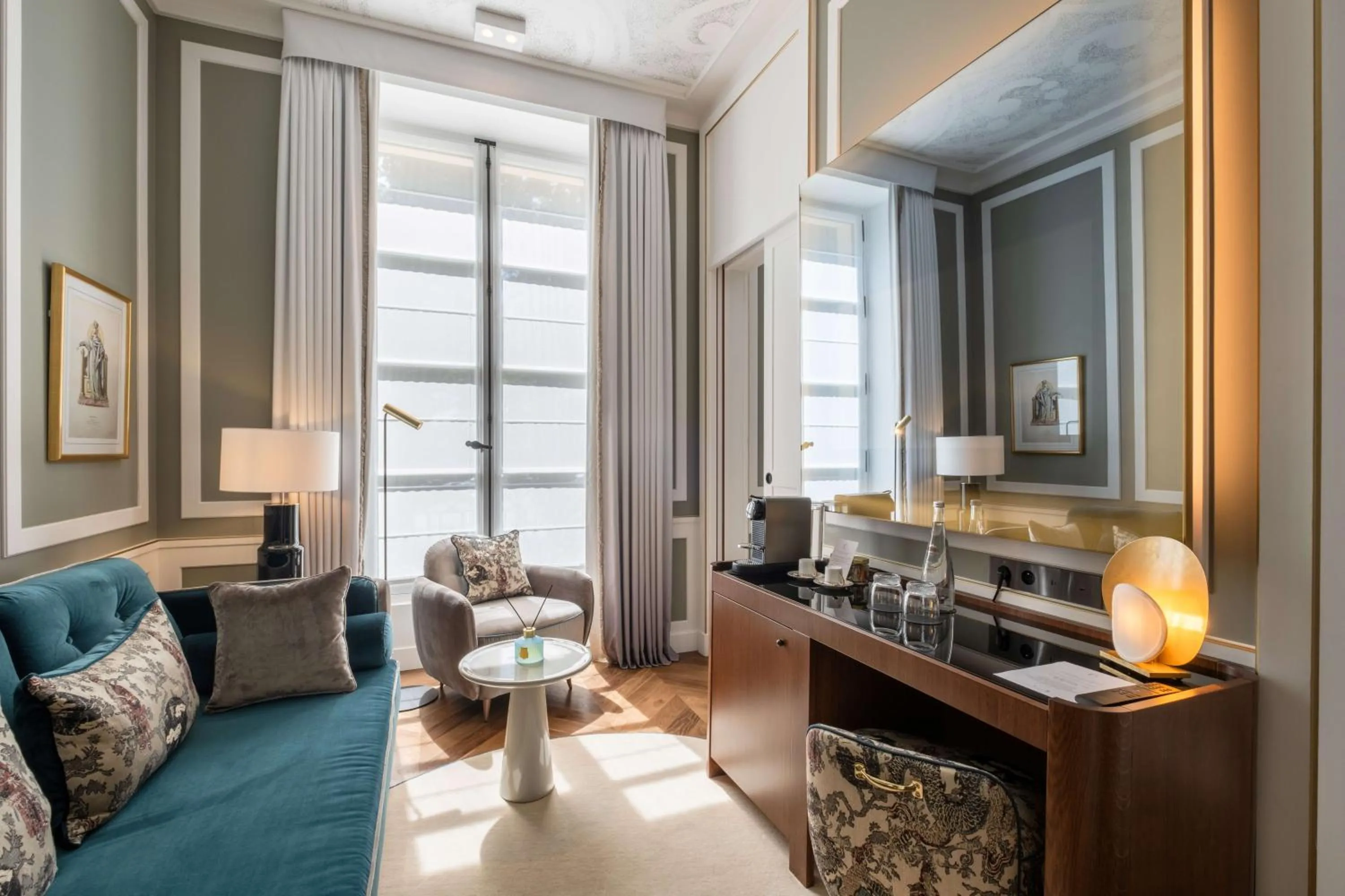 Bedroom in Hôtel Les Lumières - Relais & Châteaux