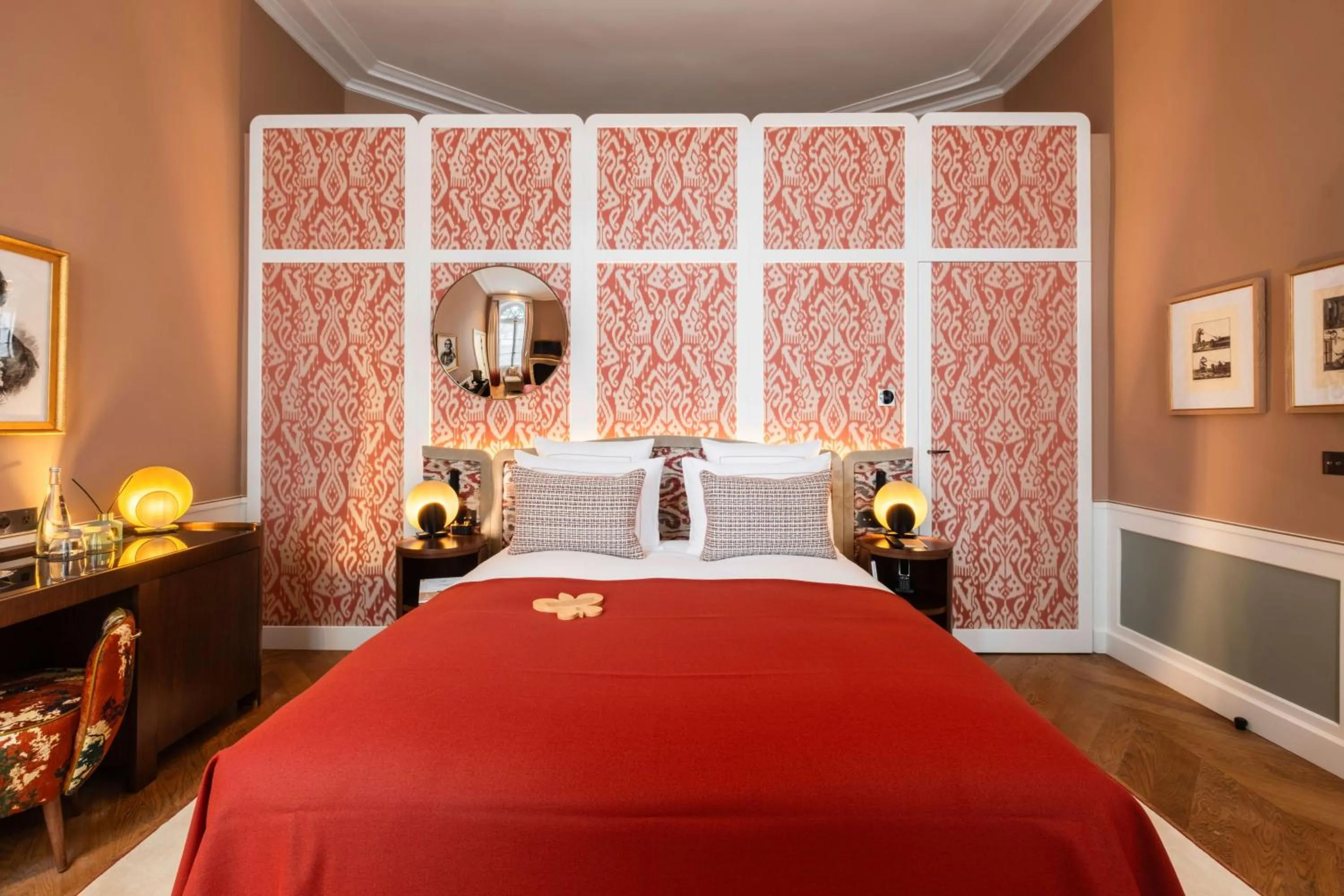 Bedroom, Bed in Hôtel Les Lumières - Relais & Châteaux