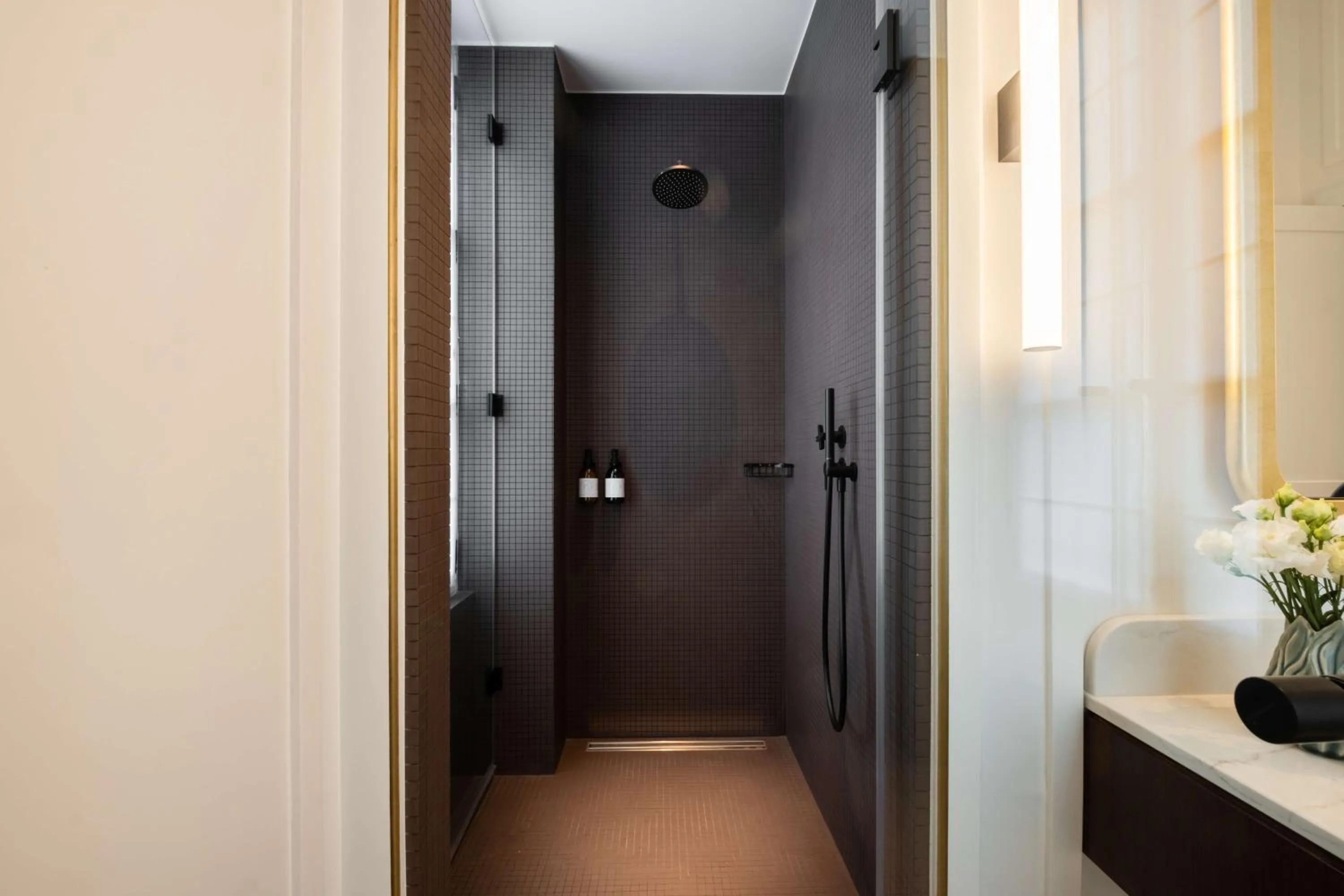 Bathroom in Hôtel Les Lumières - Relais & Châteaux