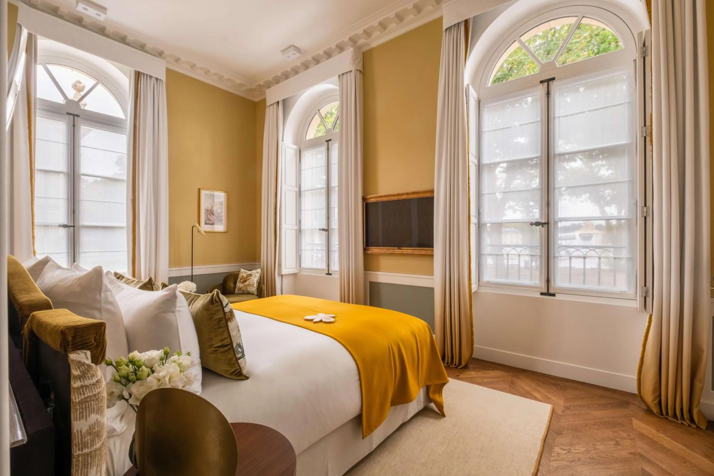 Bedroom, Bed in Hôtel Les Lumières - Relais & Châteaux