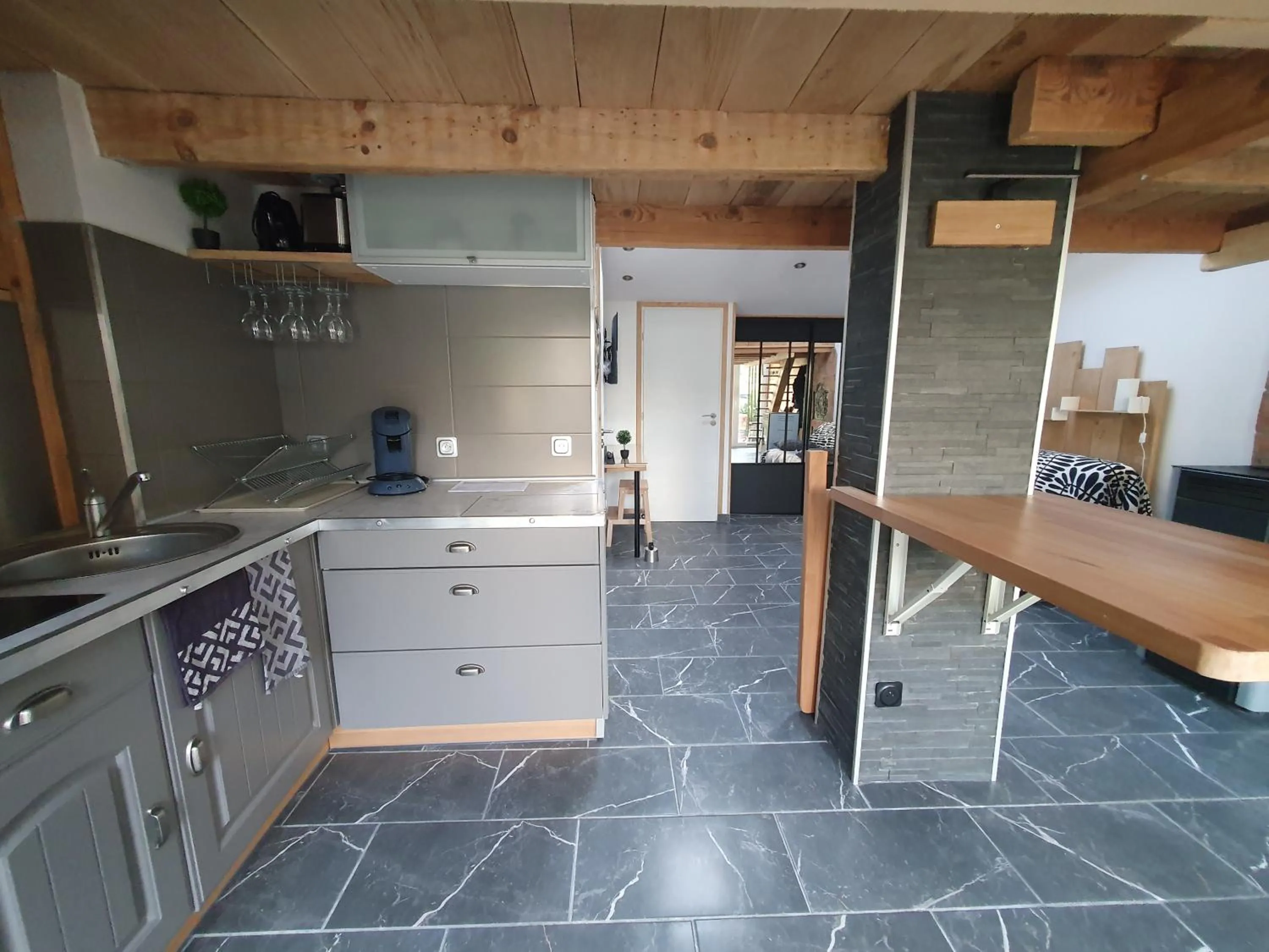 Kitchen or kitchenette in Charles