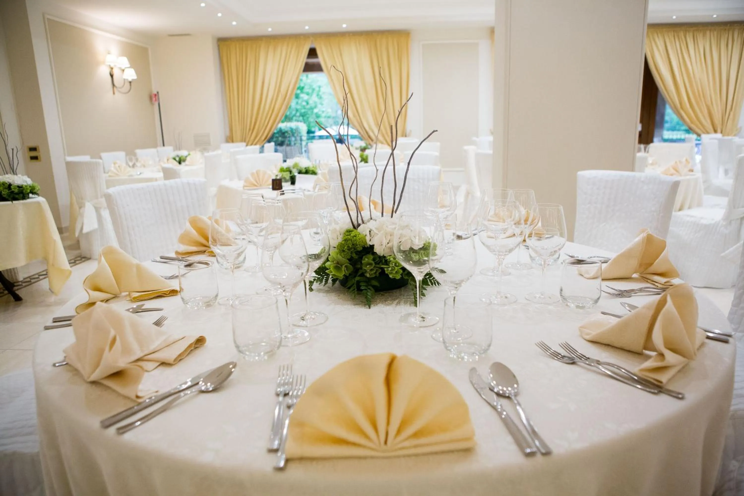 Restaurant/places to eat in Grand Hotel Elite