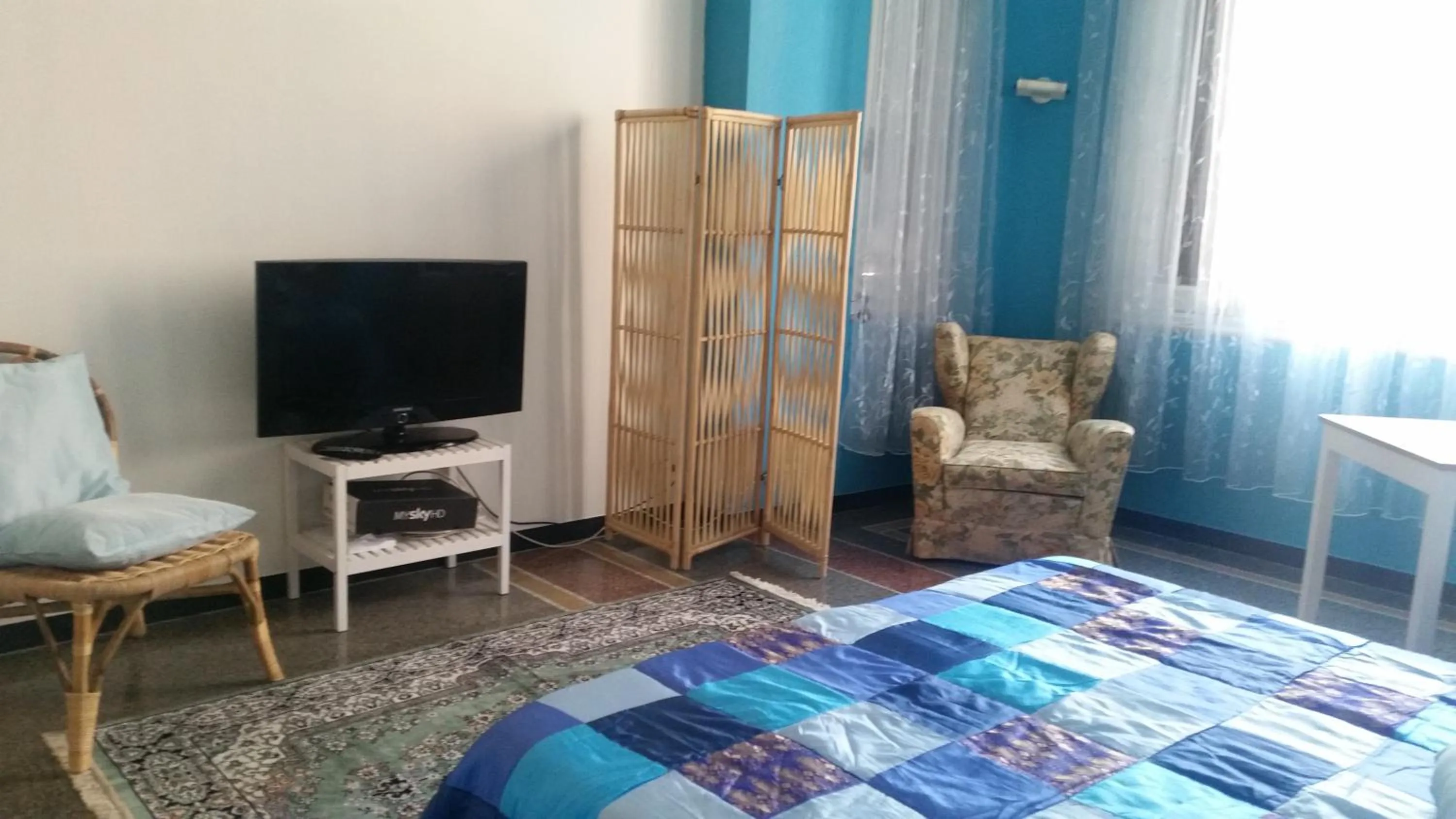 Photo of the whole room, Bed in MyDre@mSavona