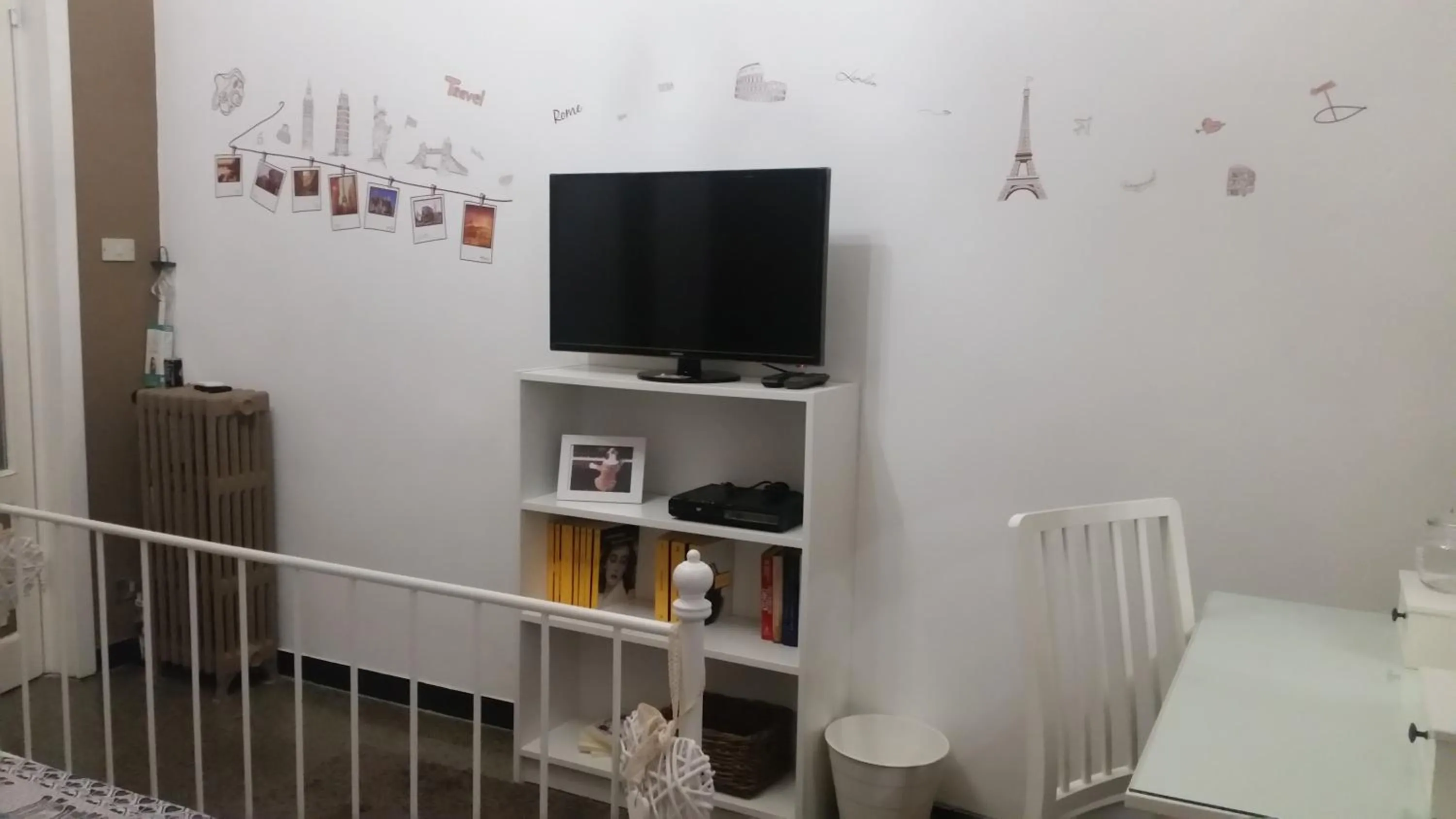 Photo of the whole room in MyDre@mSavona