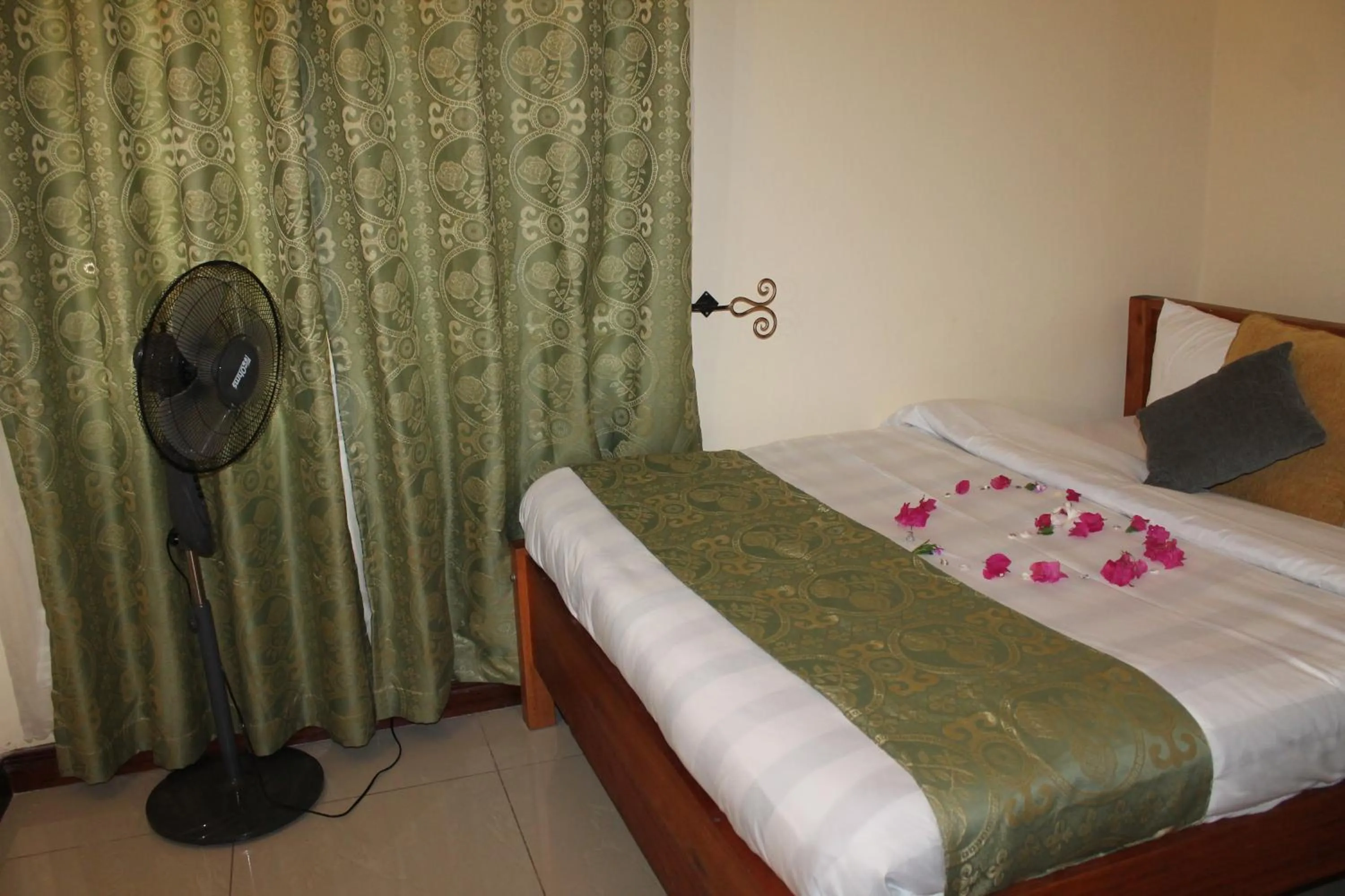 Bed in Oluwa Seun Beach Cottages, Mtwapa