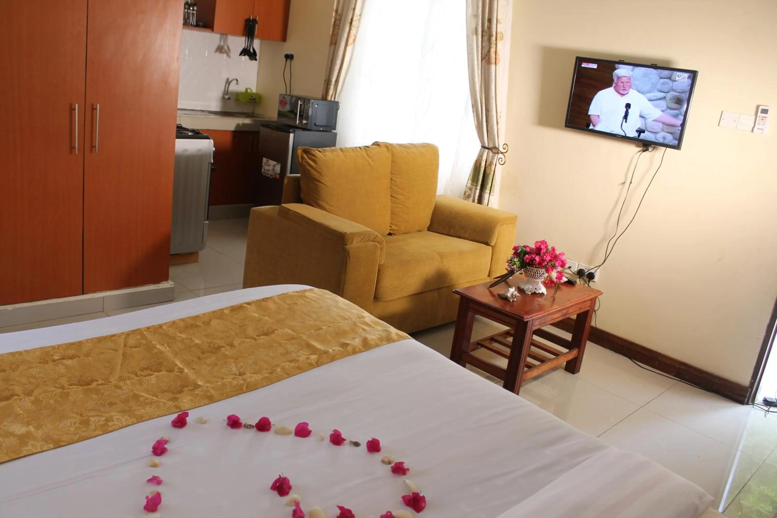 TV and multimedia in Oluwa Seun Beach Cottages, Mtwapa