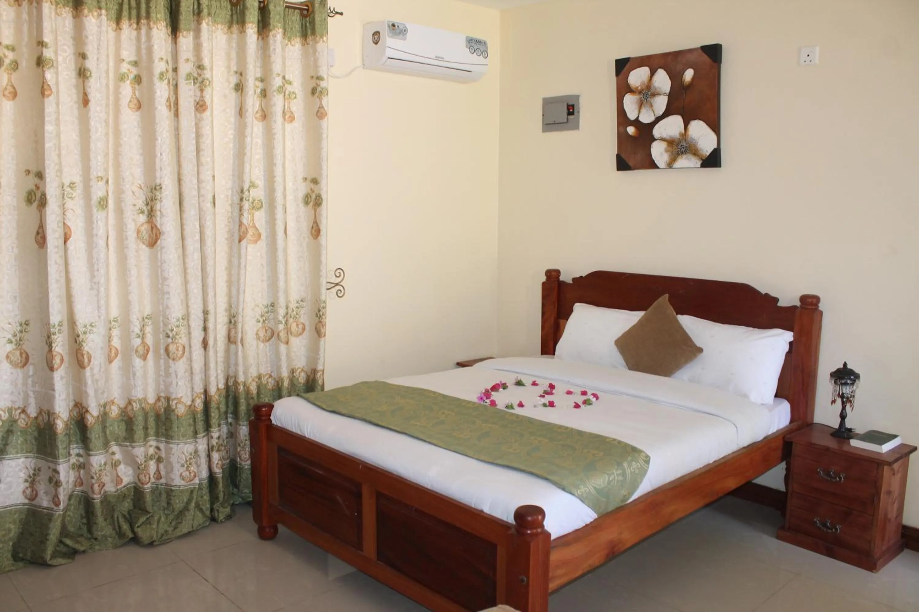 Bed in Oluwa Seun Beach Cottages, Mtwapa