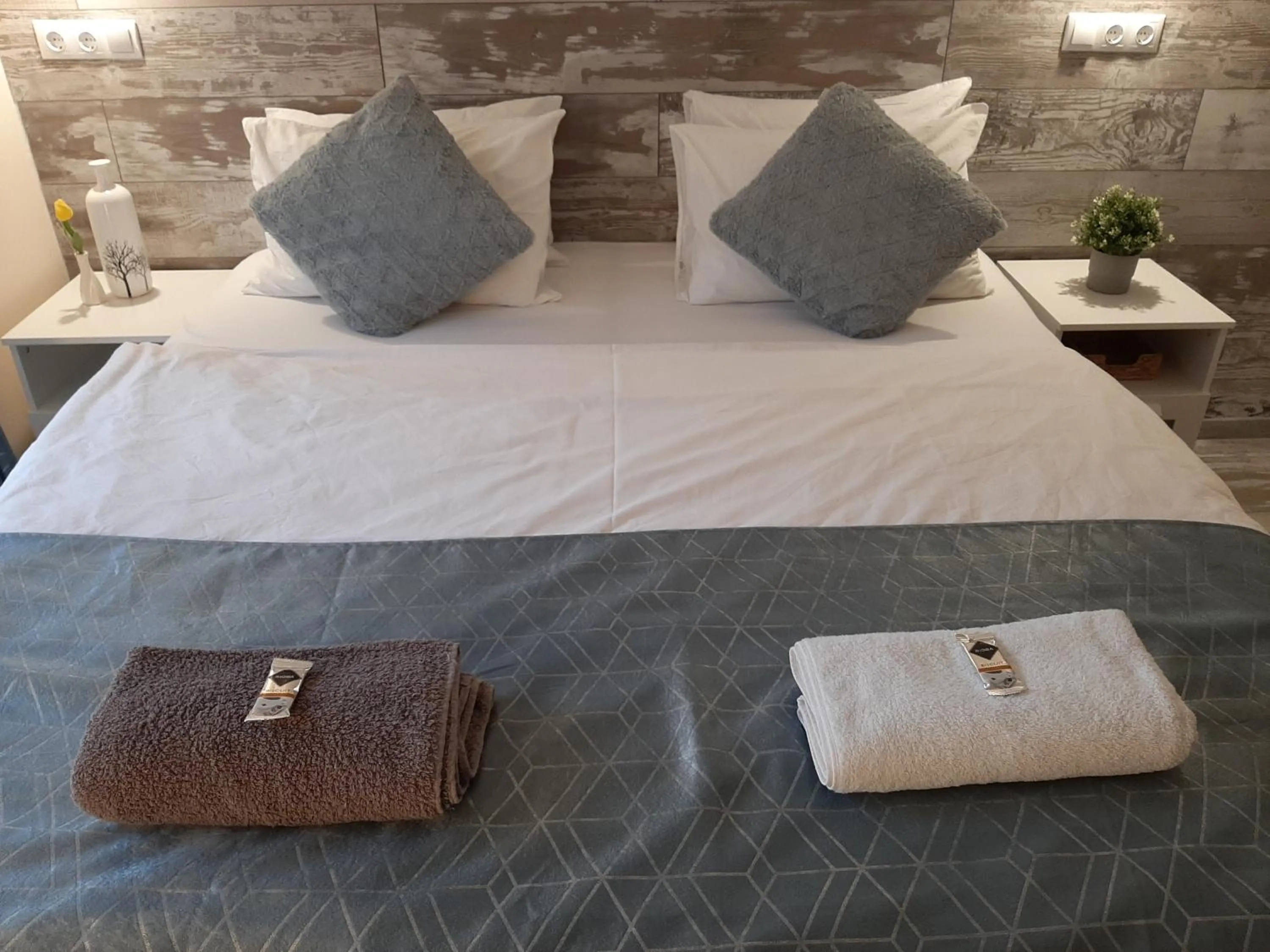 Bed in Korona Panzió Budapest