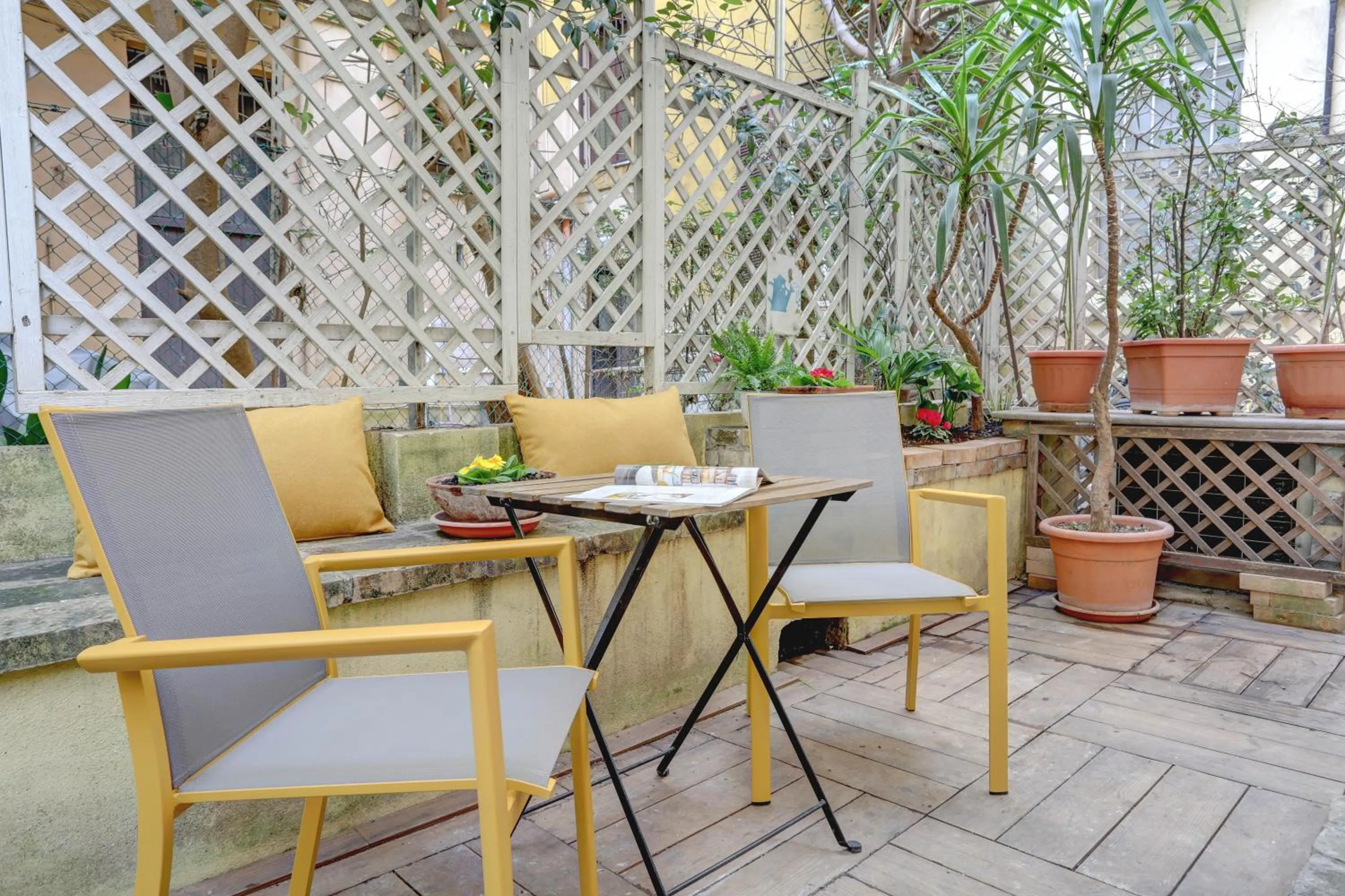 Garden in Colosseo Secret Garden - Home and More