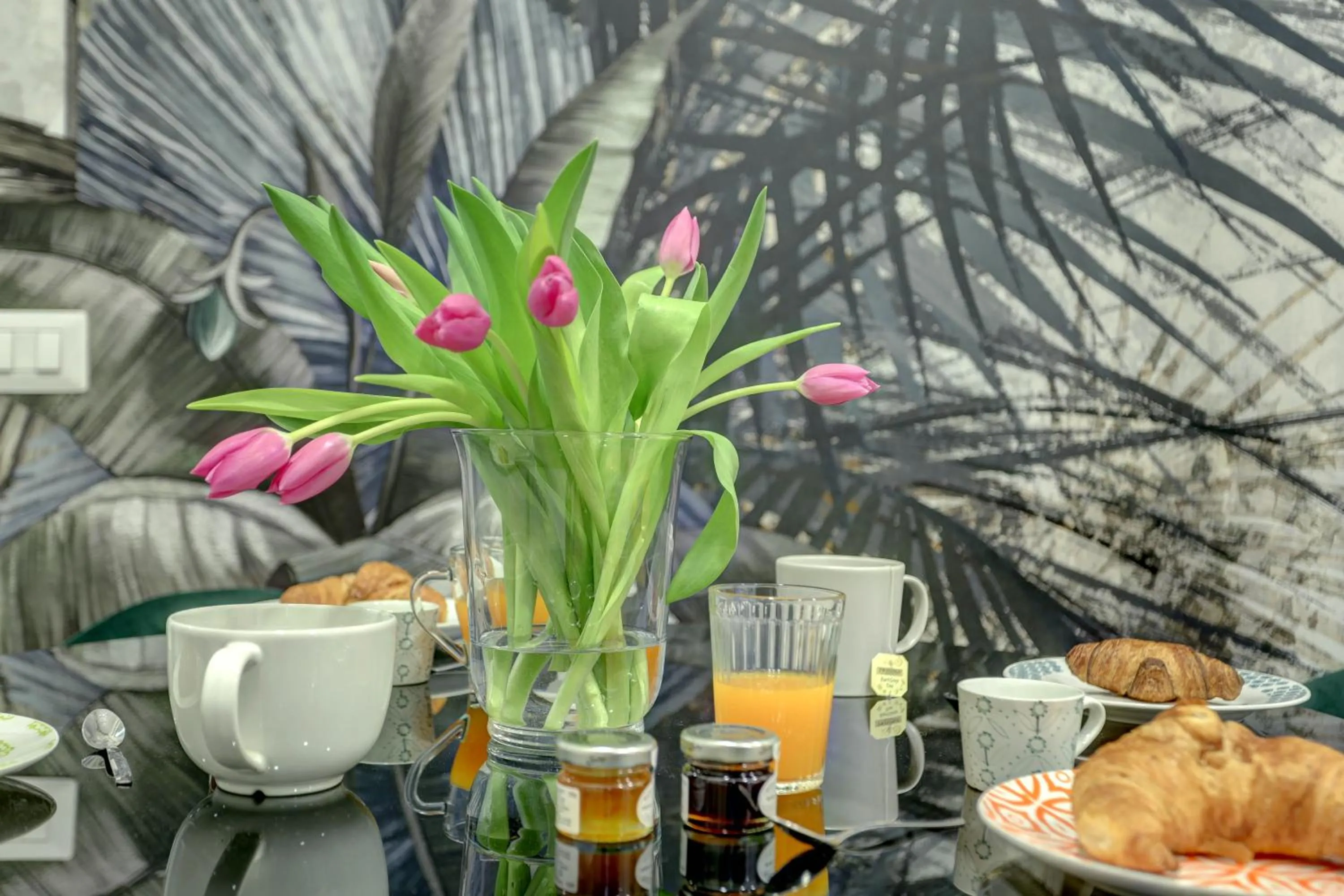 Decorative detail in Colosseo Secret Garden - Home and More