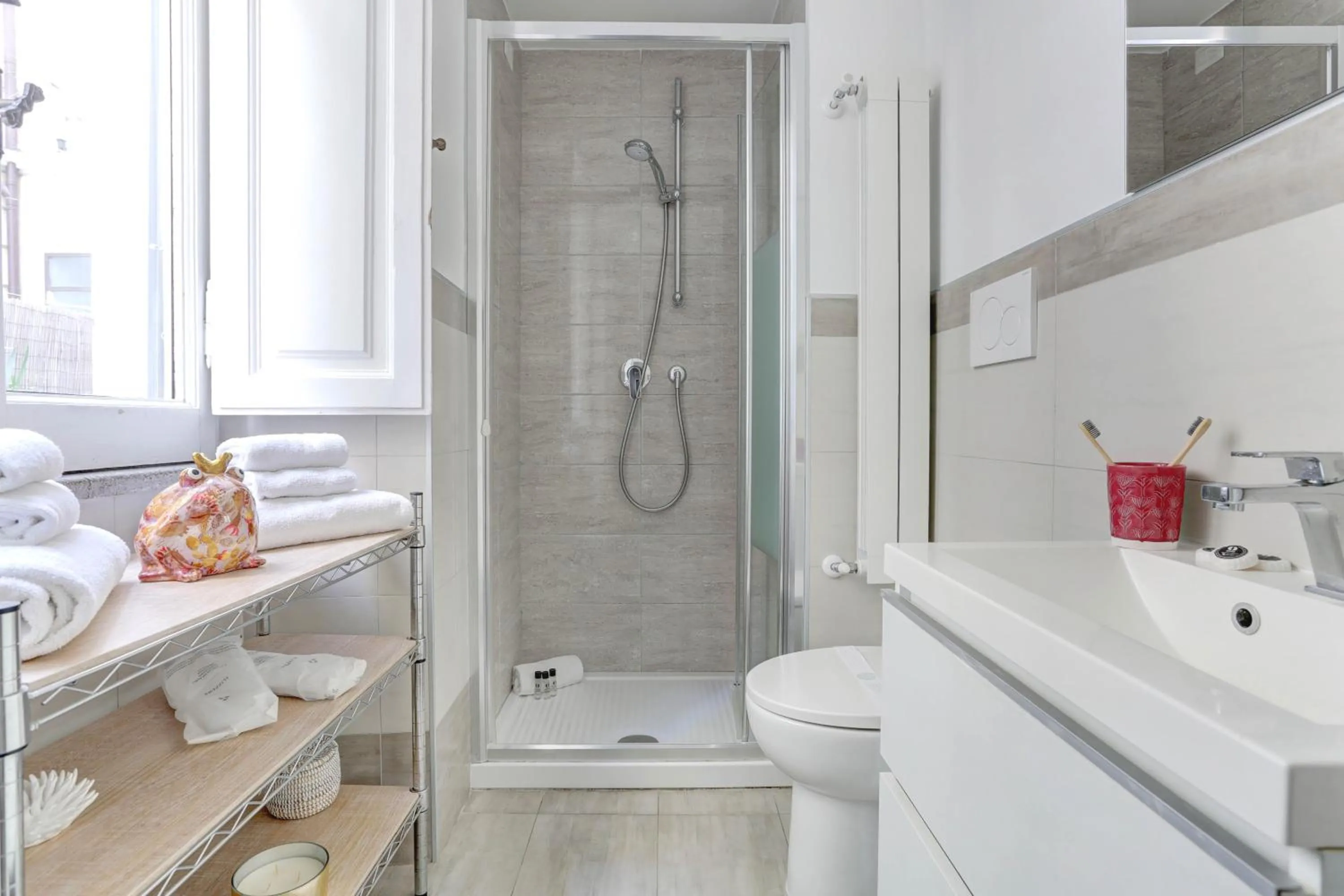 Shower in Colosseo Secret Garden - Home and More