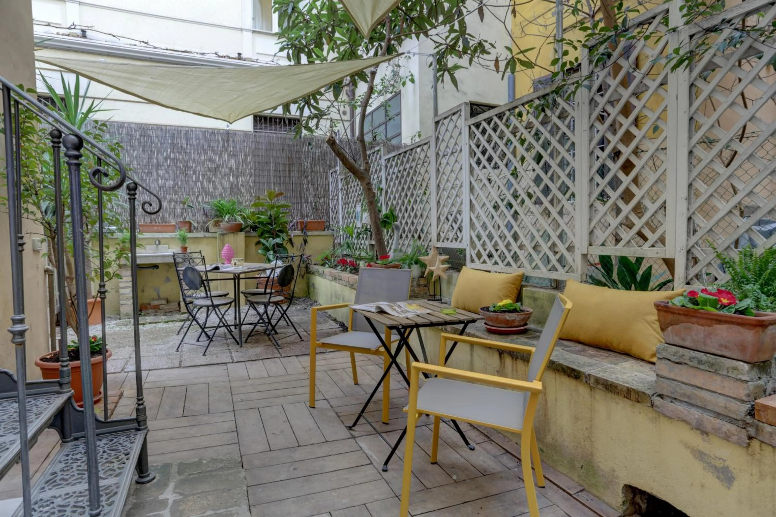 Garden in Colosseo Secret Garden - Home and More