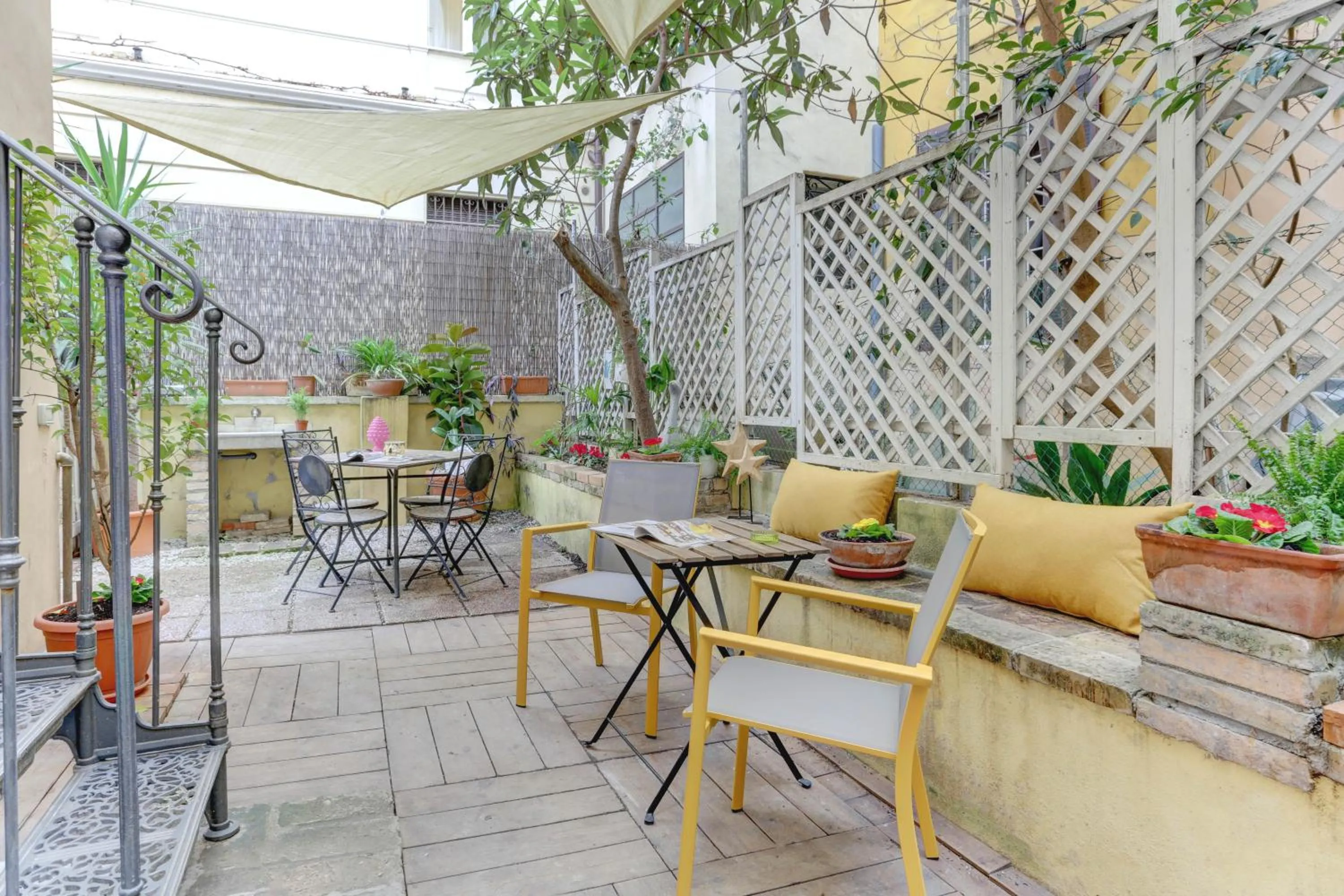 Garden in Colosseo Secret Garden - Home and More