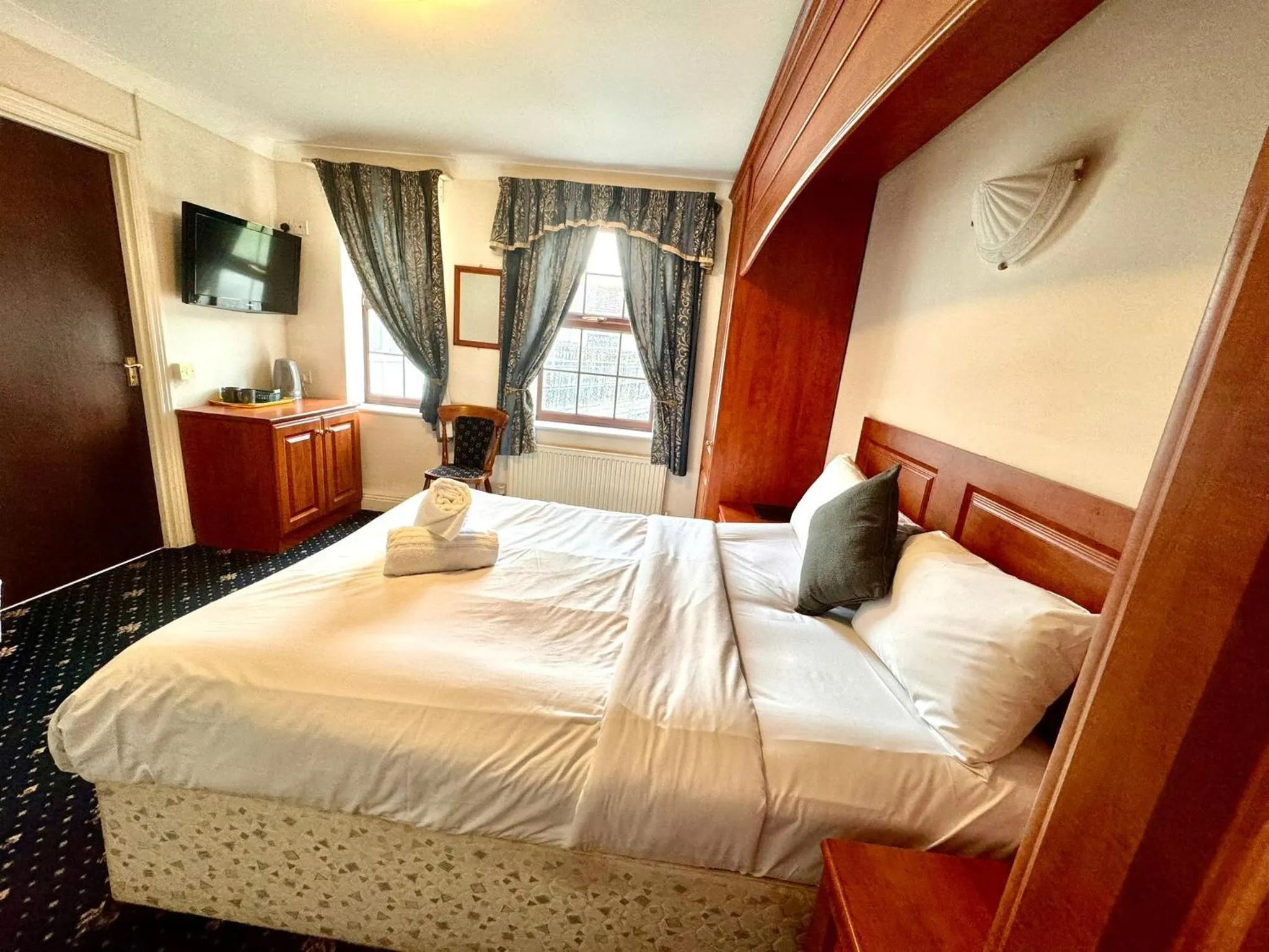 Bedroom, Bed in The Shurland Hotel Gym Spa