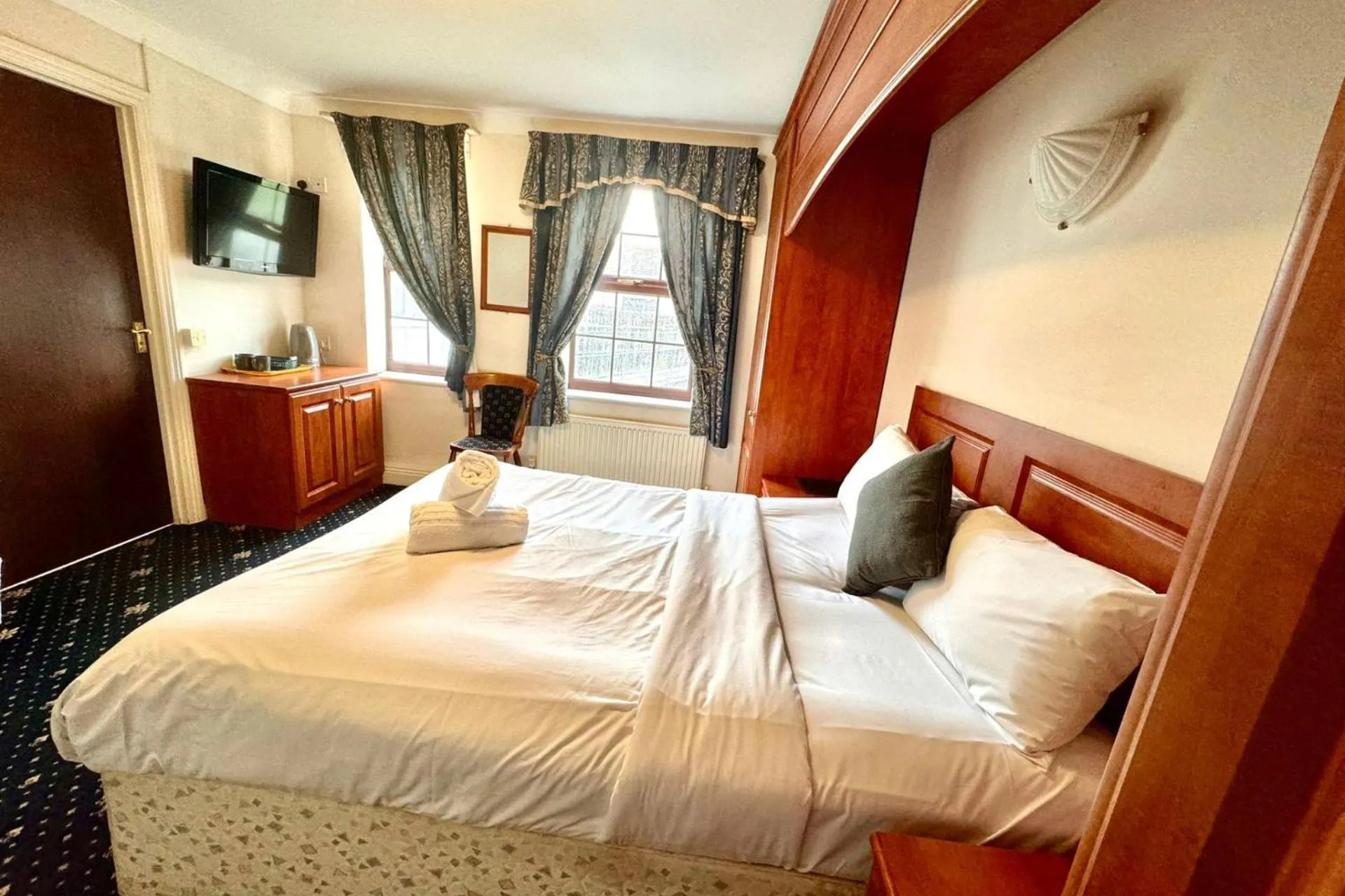 Bedroom, Bed in The Shurland Hotel Gym Spa