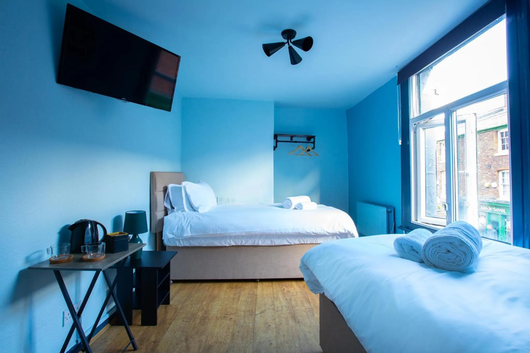 Bedroom, Bed in The Crown & Anchor