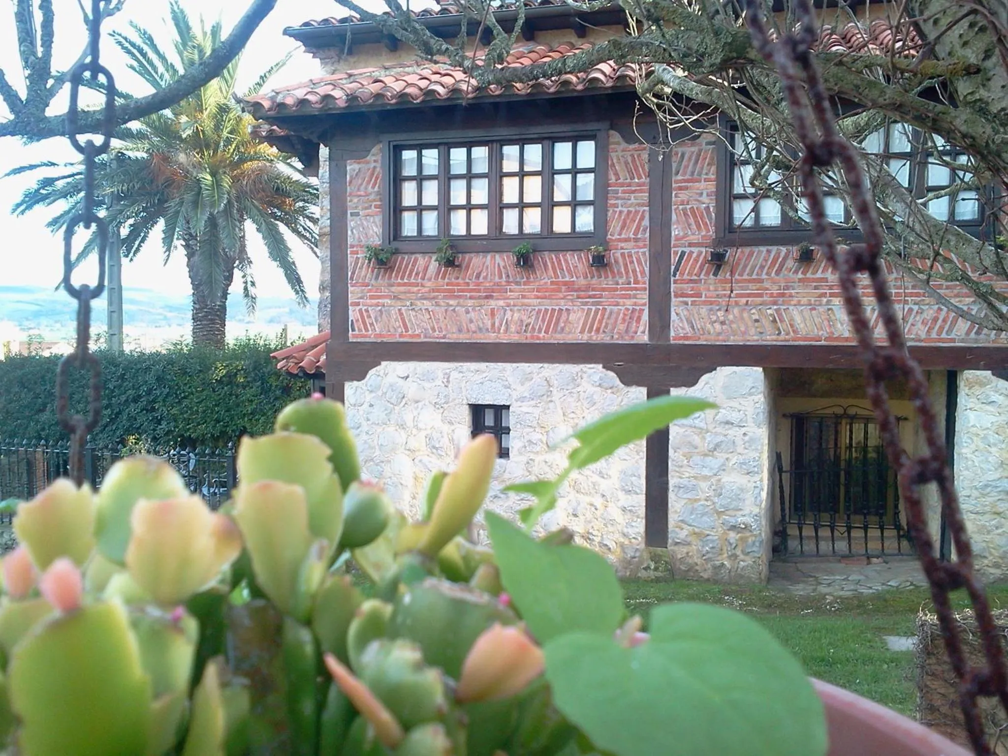 Facade/entrance in La Posada de Langre