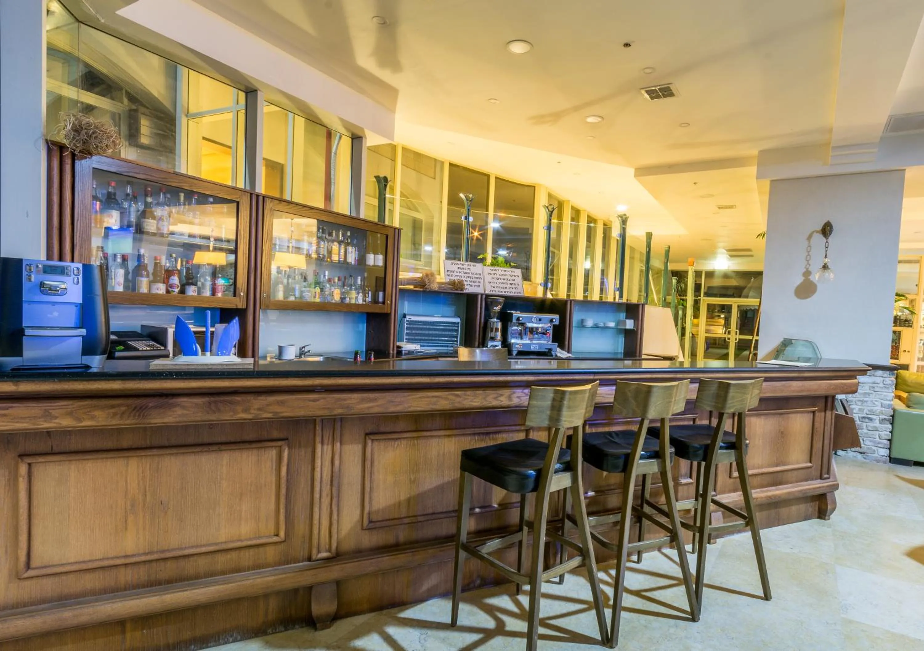 Lounge or bar in Royal Plaza Hotel