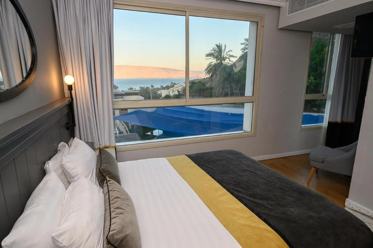 Bed in Royal Plaza Hotel