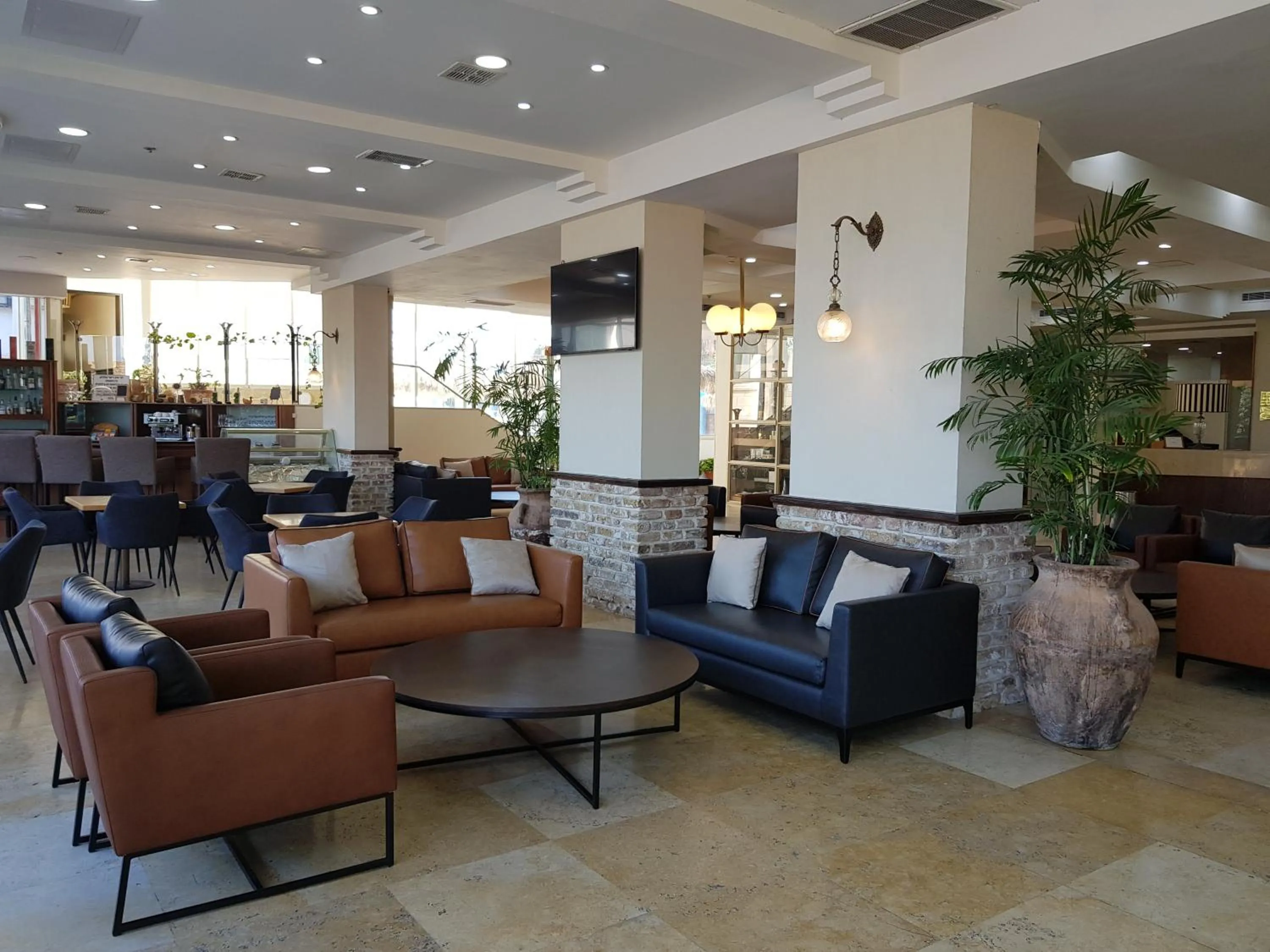 Lobby or reception in Royal Plaza Hotel