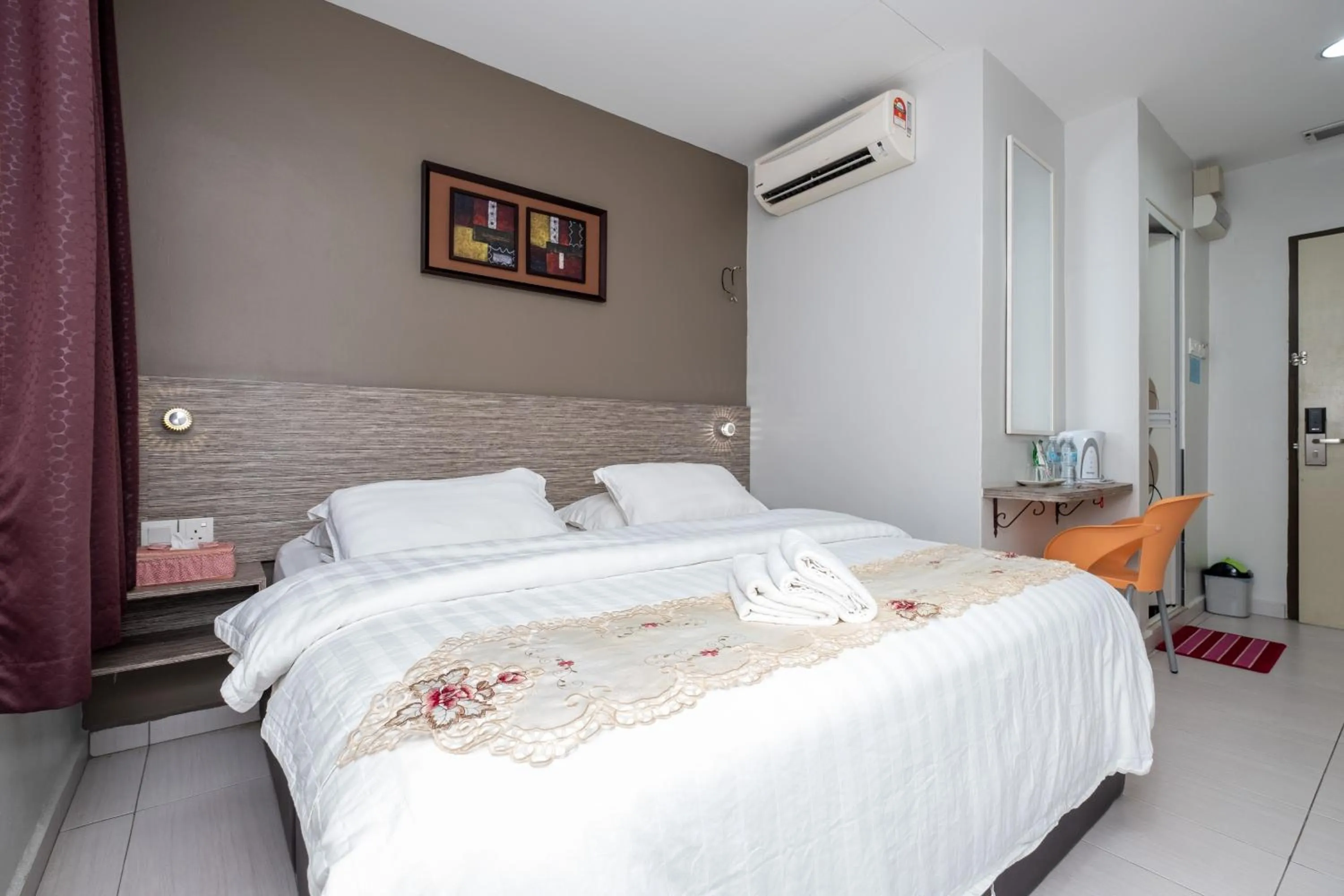 Bed in BG Business Hotel