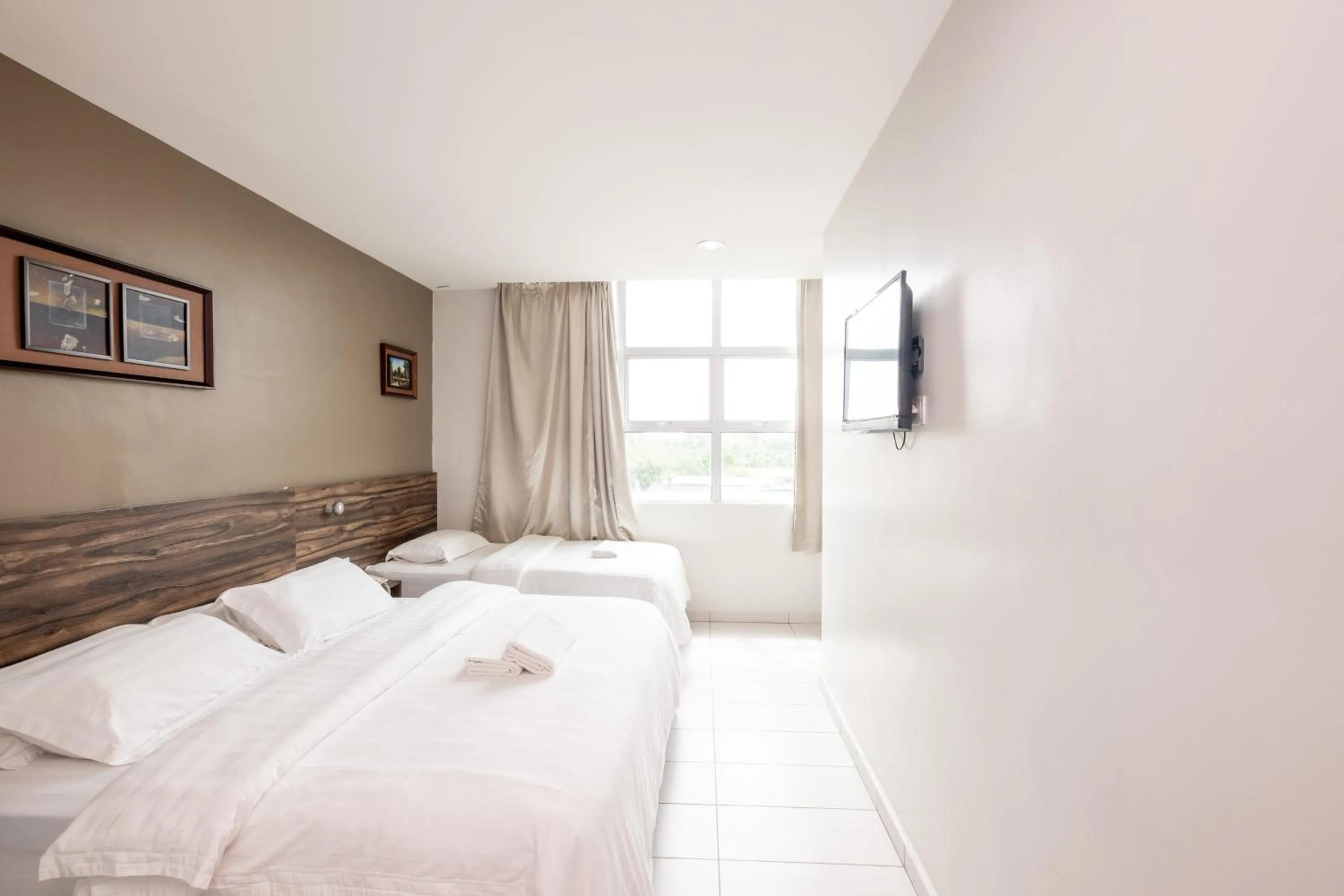 Bed in BG Business Hotel