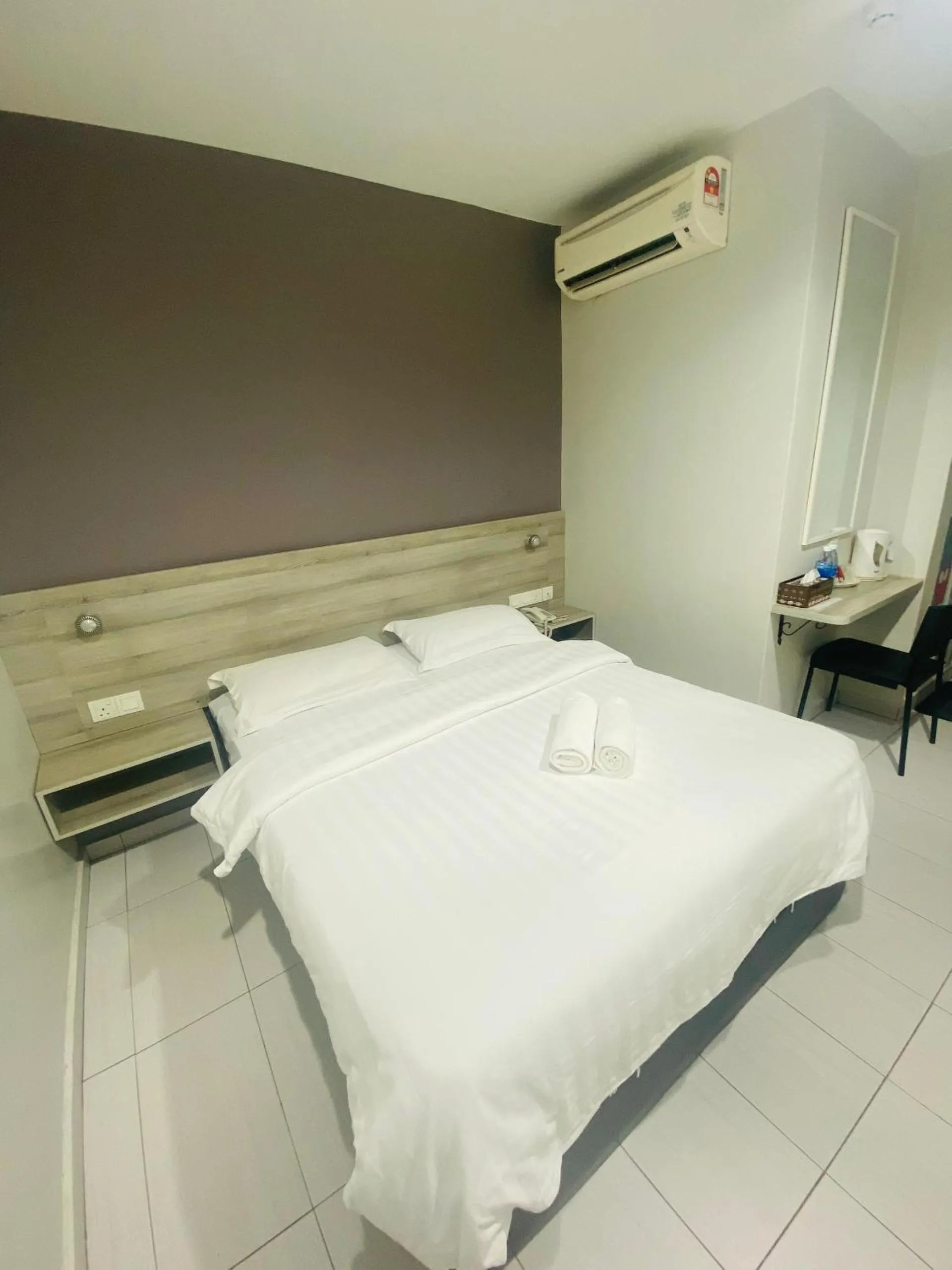 Bed in BG Business Hotel