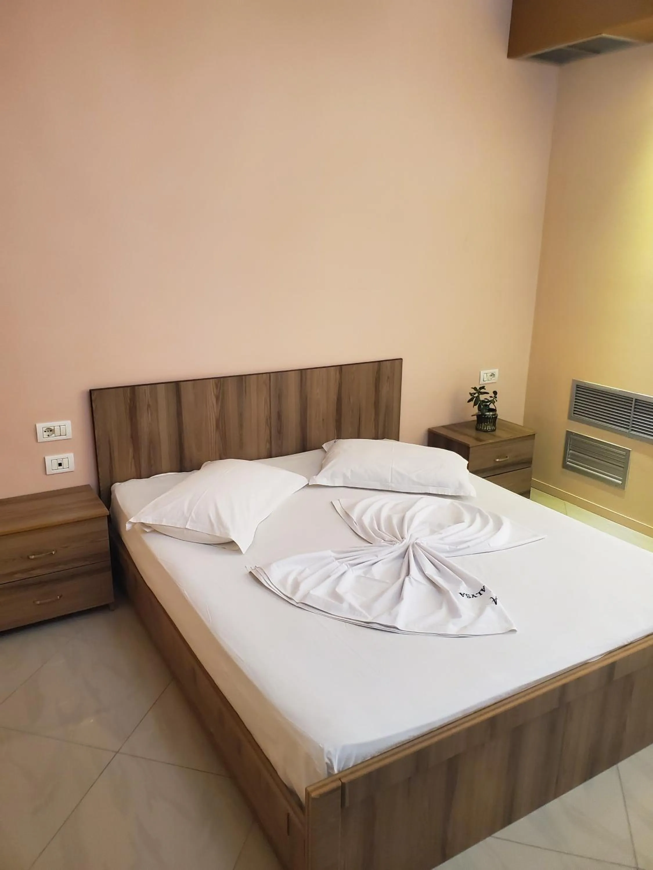 Photo of the whole room, Bed in Hotel Alysa Korce