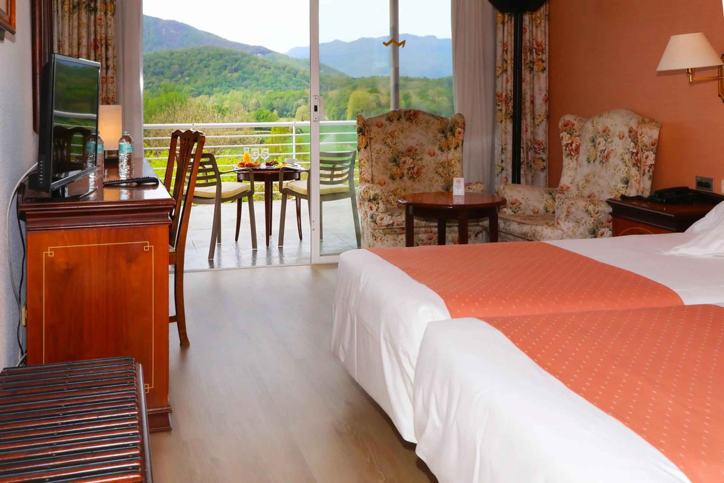 Bed in Hotel Riu Fluviá