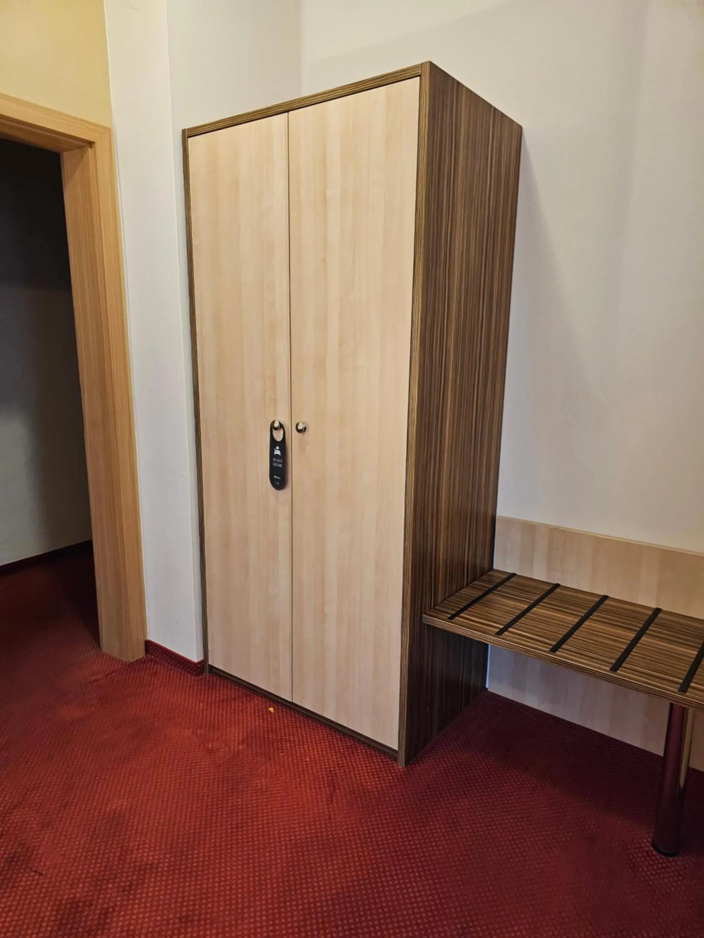 wardrobe in Hotel U Divadla