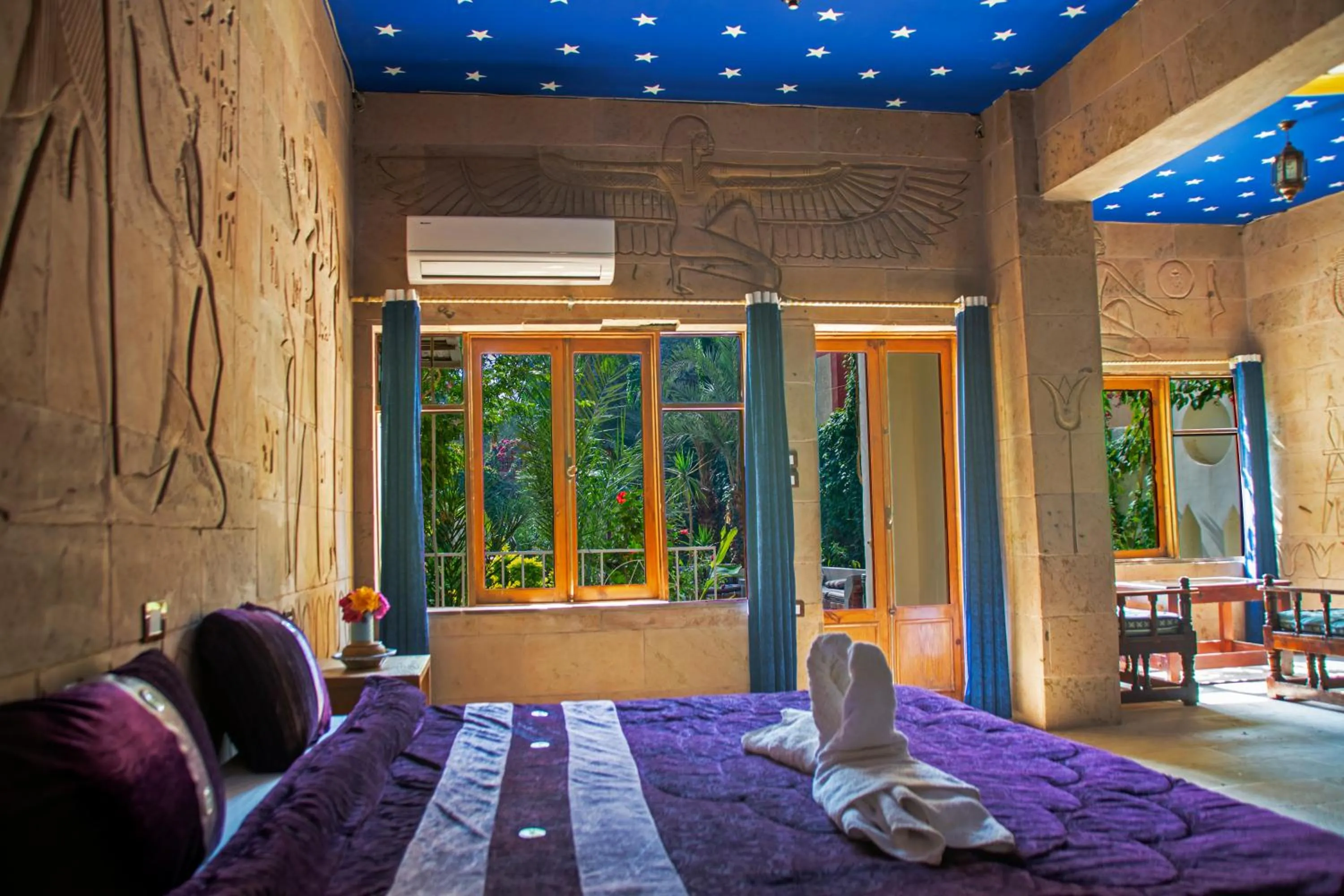 Garden view, Bed in Thebes Hotel