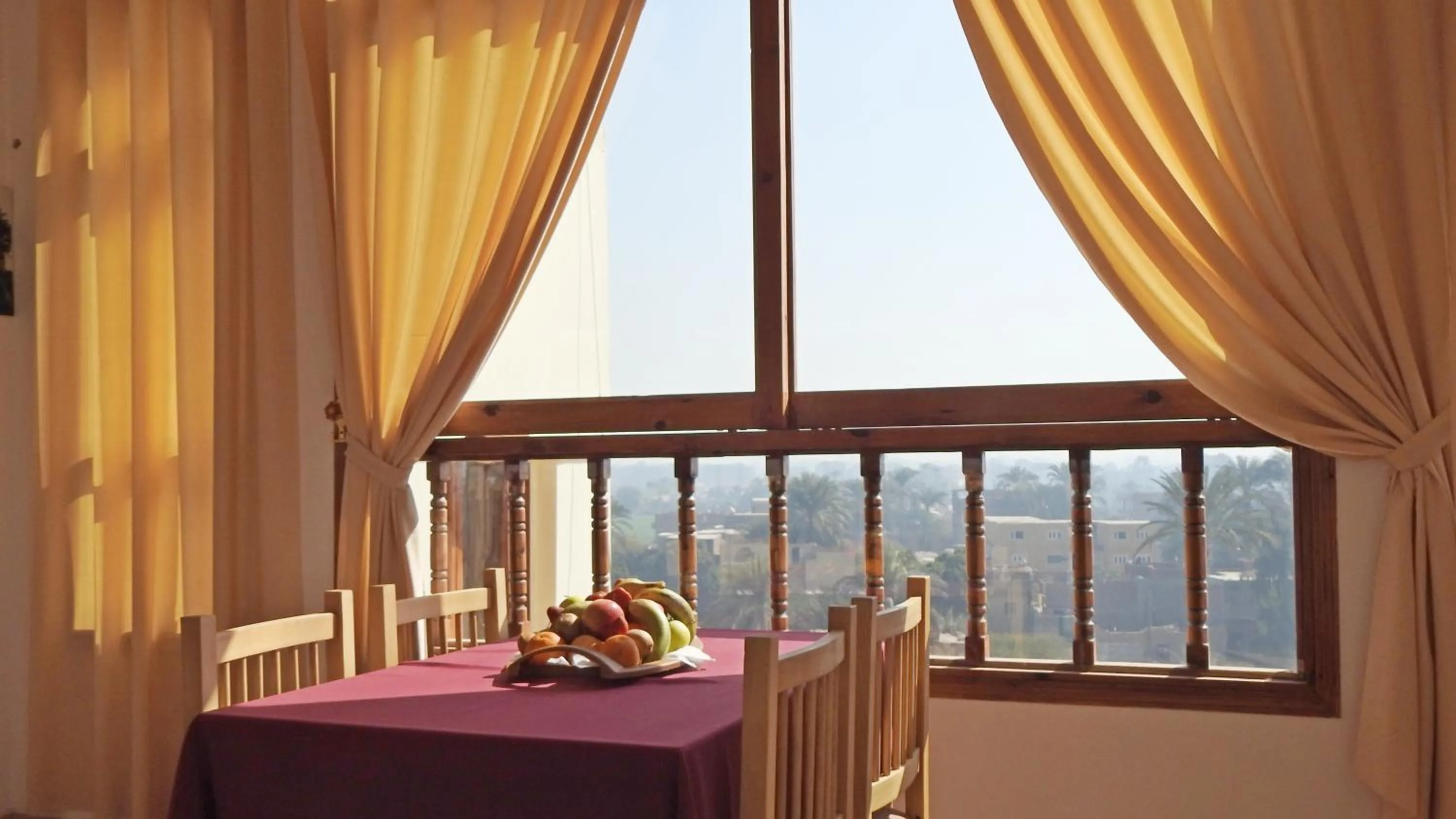 Restaurant/places to eat in Thebes Hotel