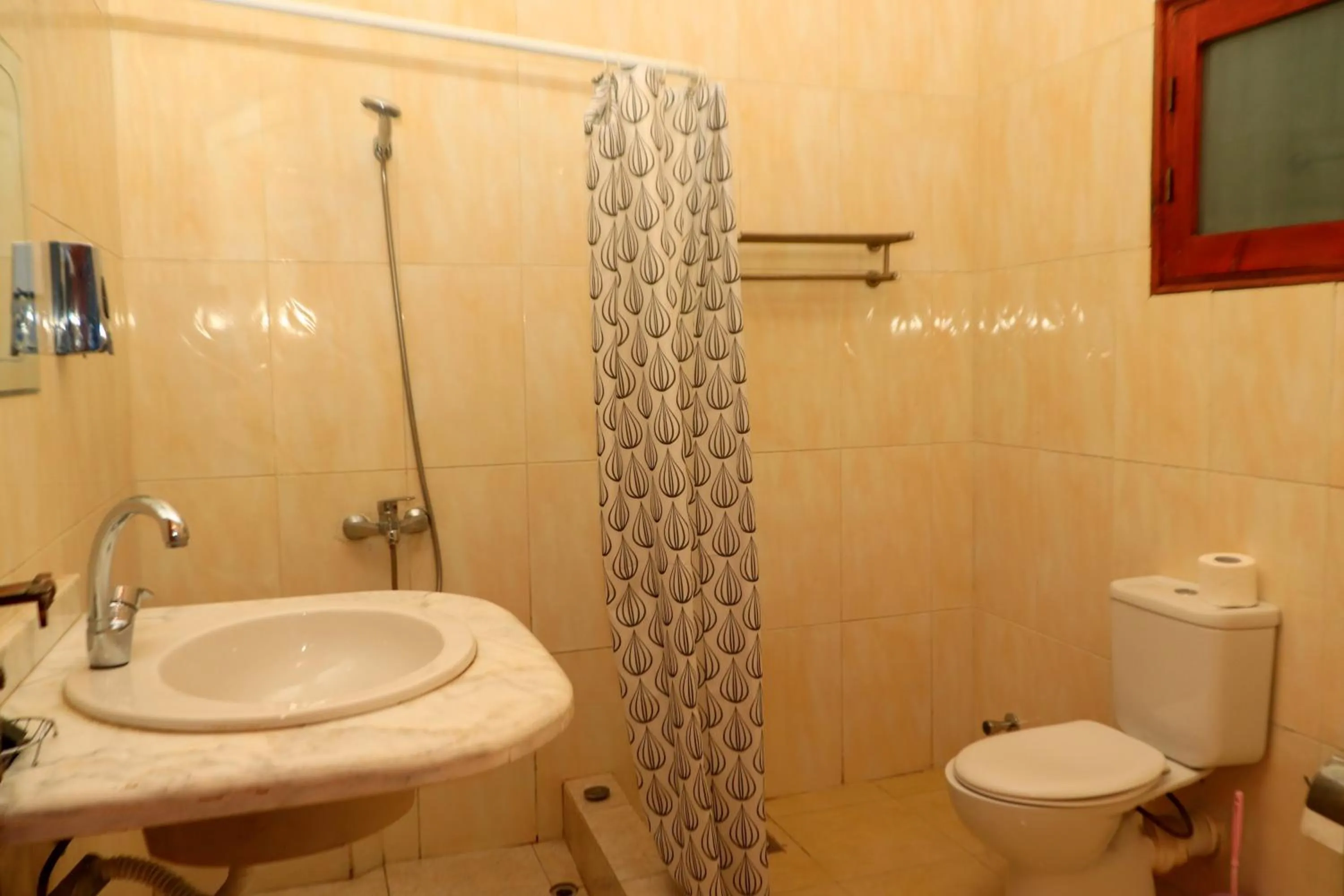 Shower in Thebes Hotel