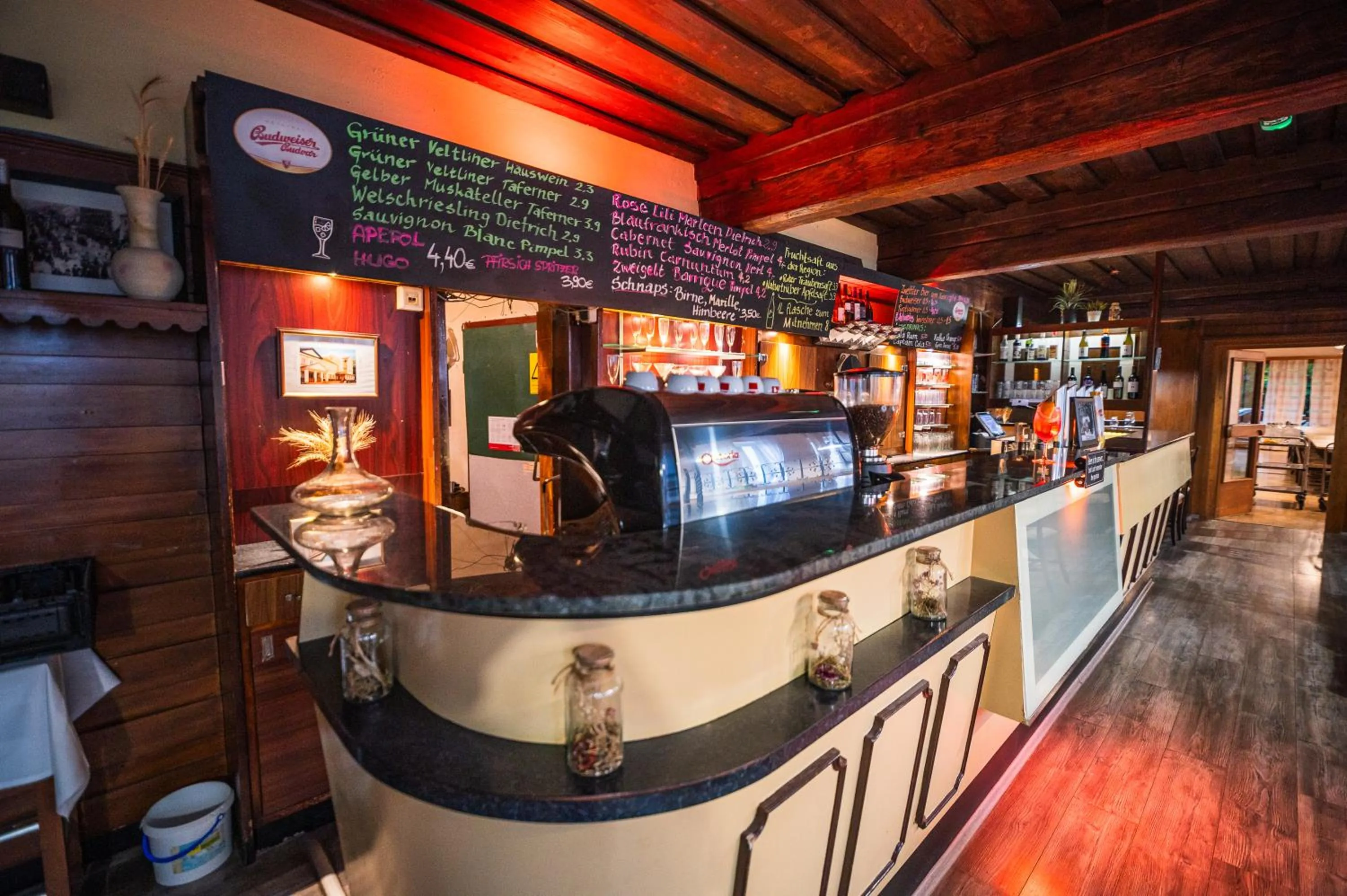 Restaurant/places to eat in Hotel Marc Aurel