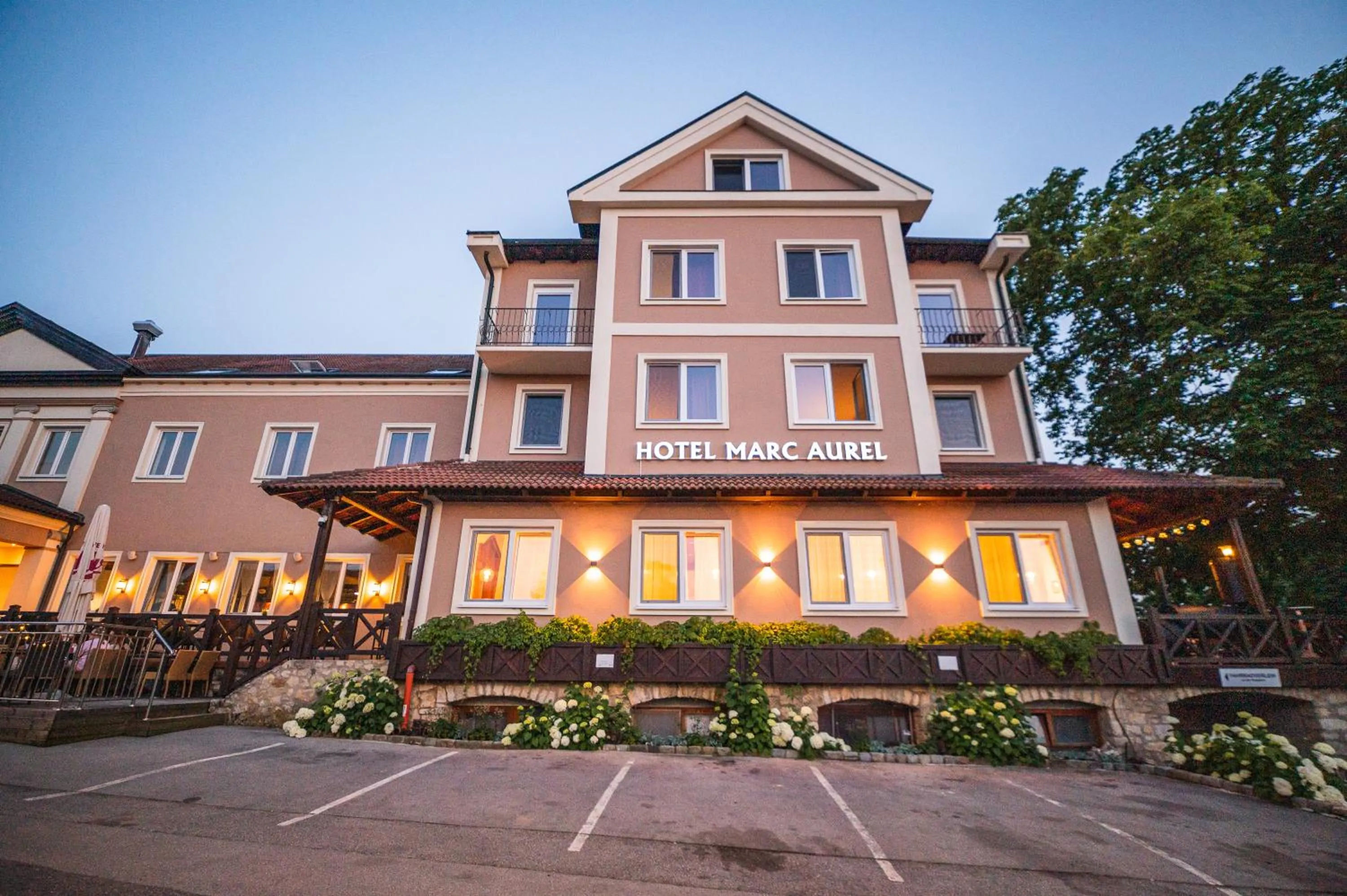 Property building in Hotel Marc Aurel