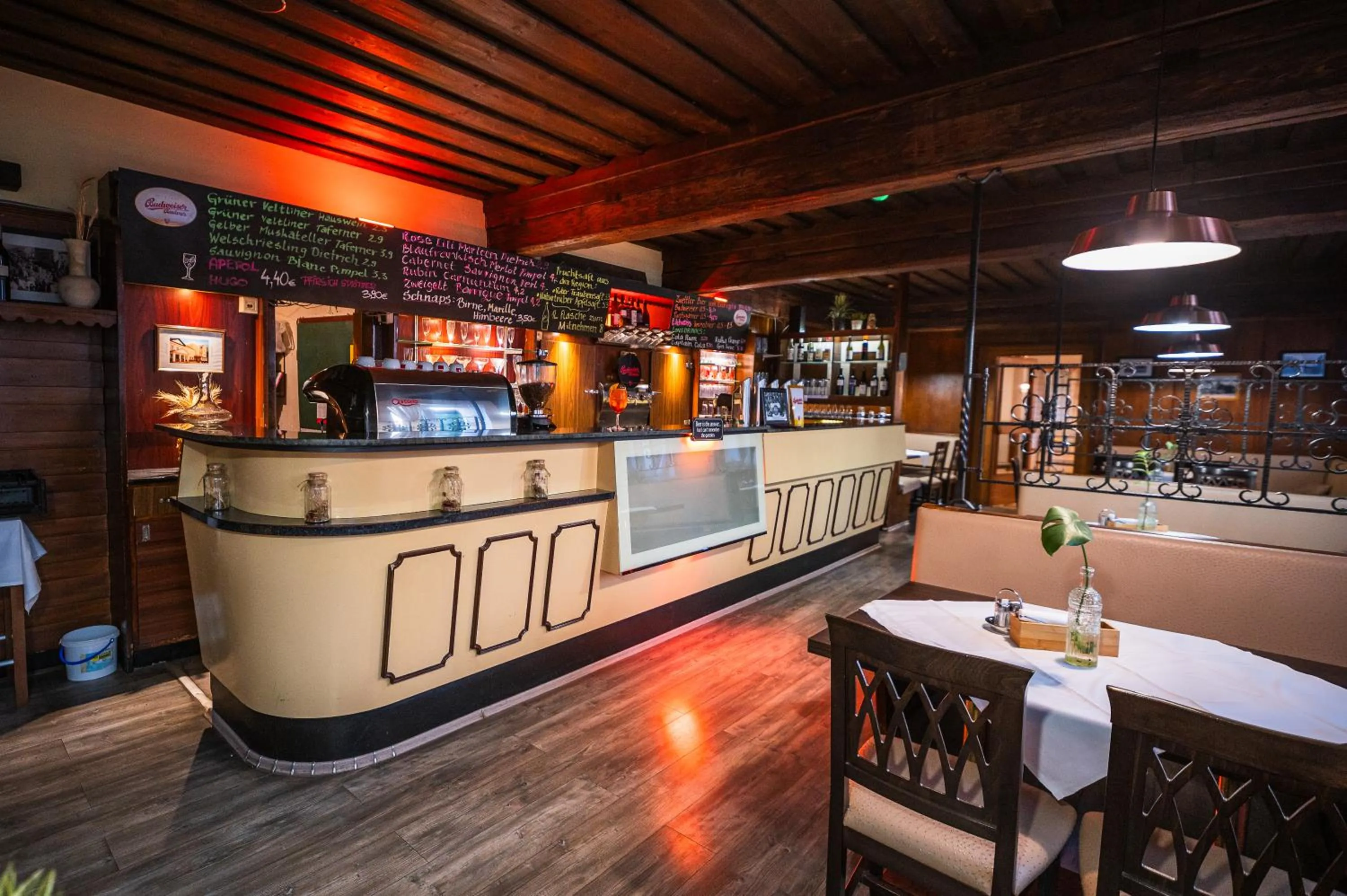 Restaurant/places to eat in Hotel Marc Aurel