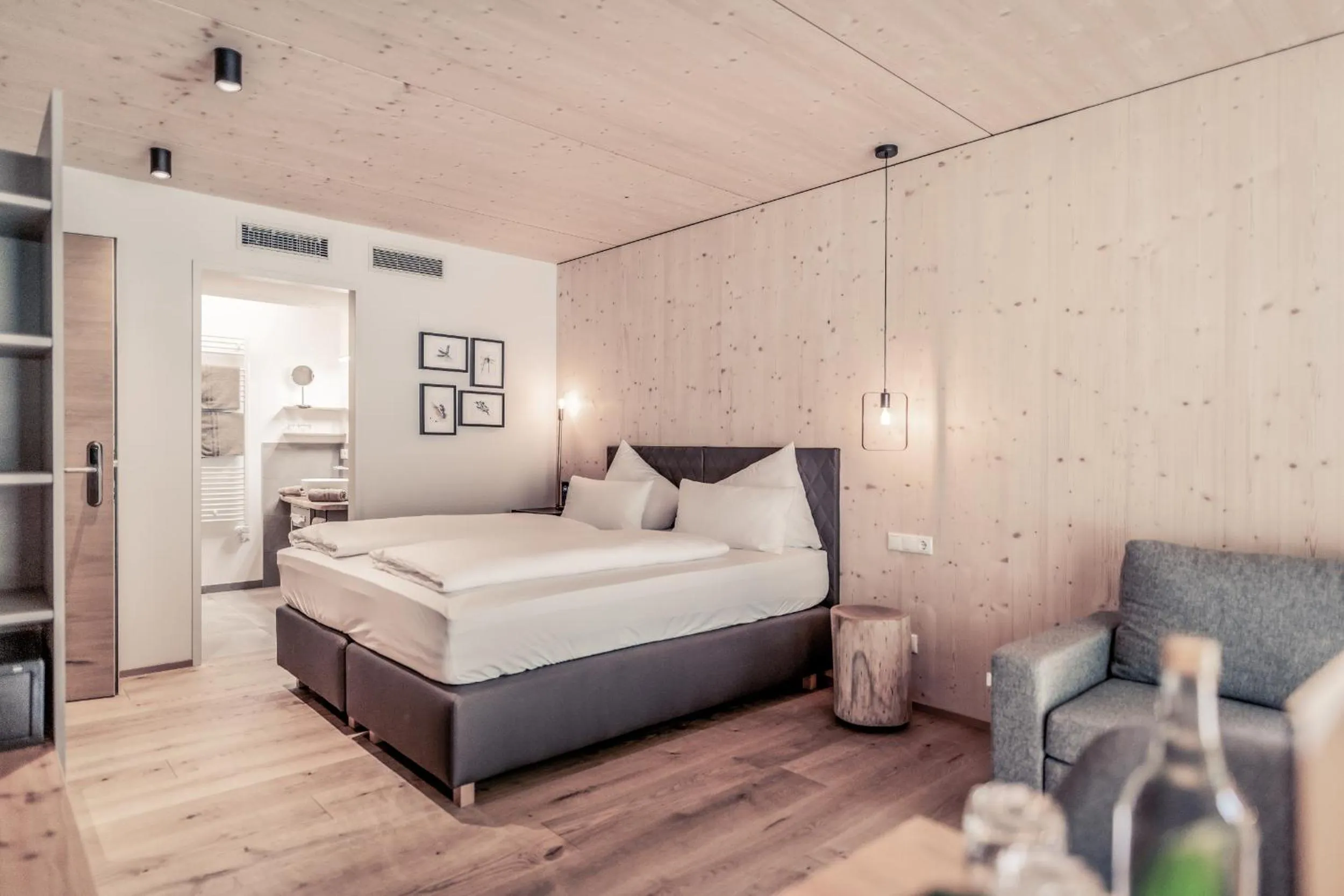 Photo of the whole room, Bed in Boutique Hotel LechZeit