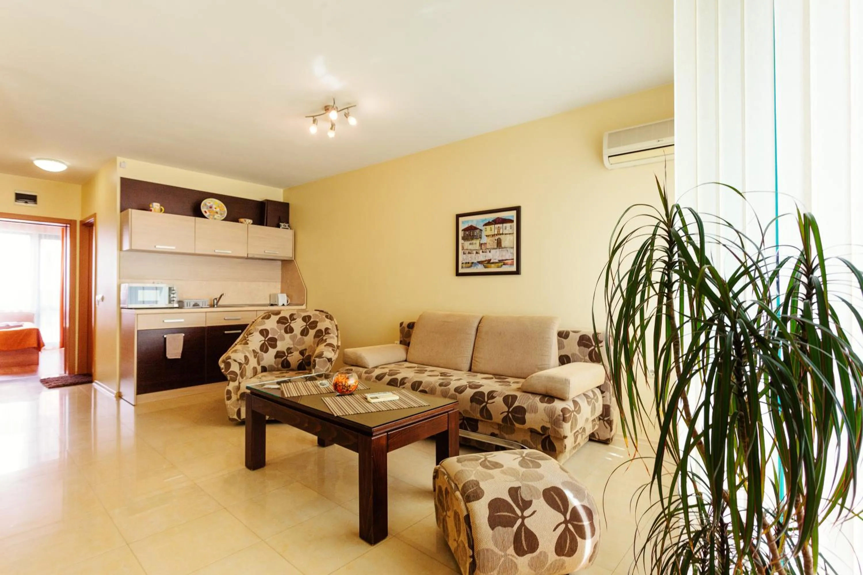 Coffee/tea facilities in Bright House