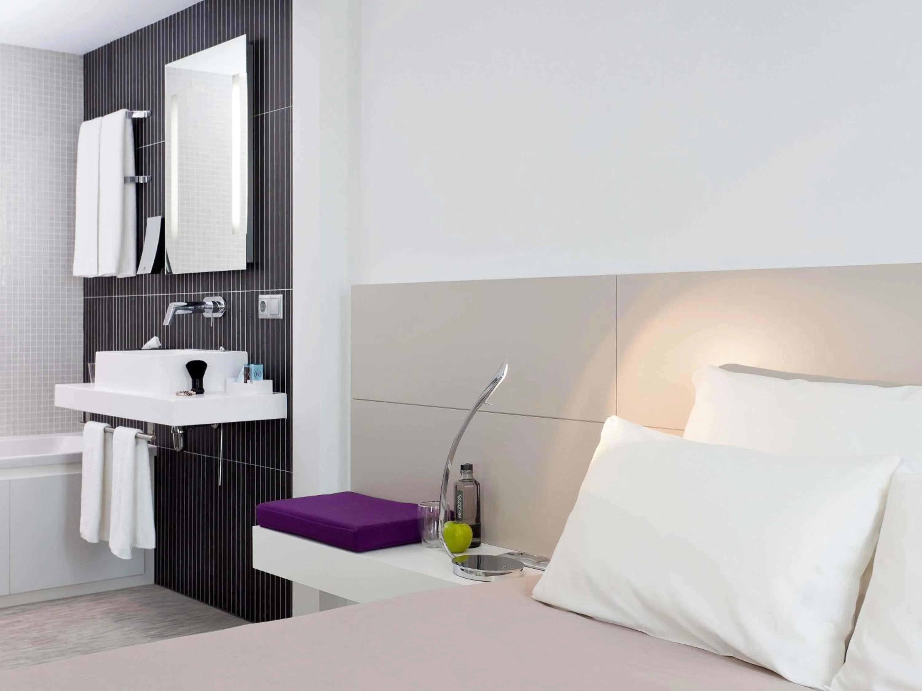 Bedroom, Bed in Novotel Suites Malaga Centro