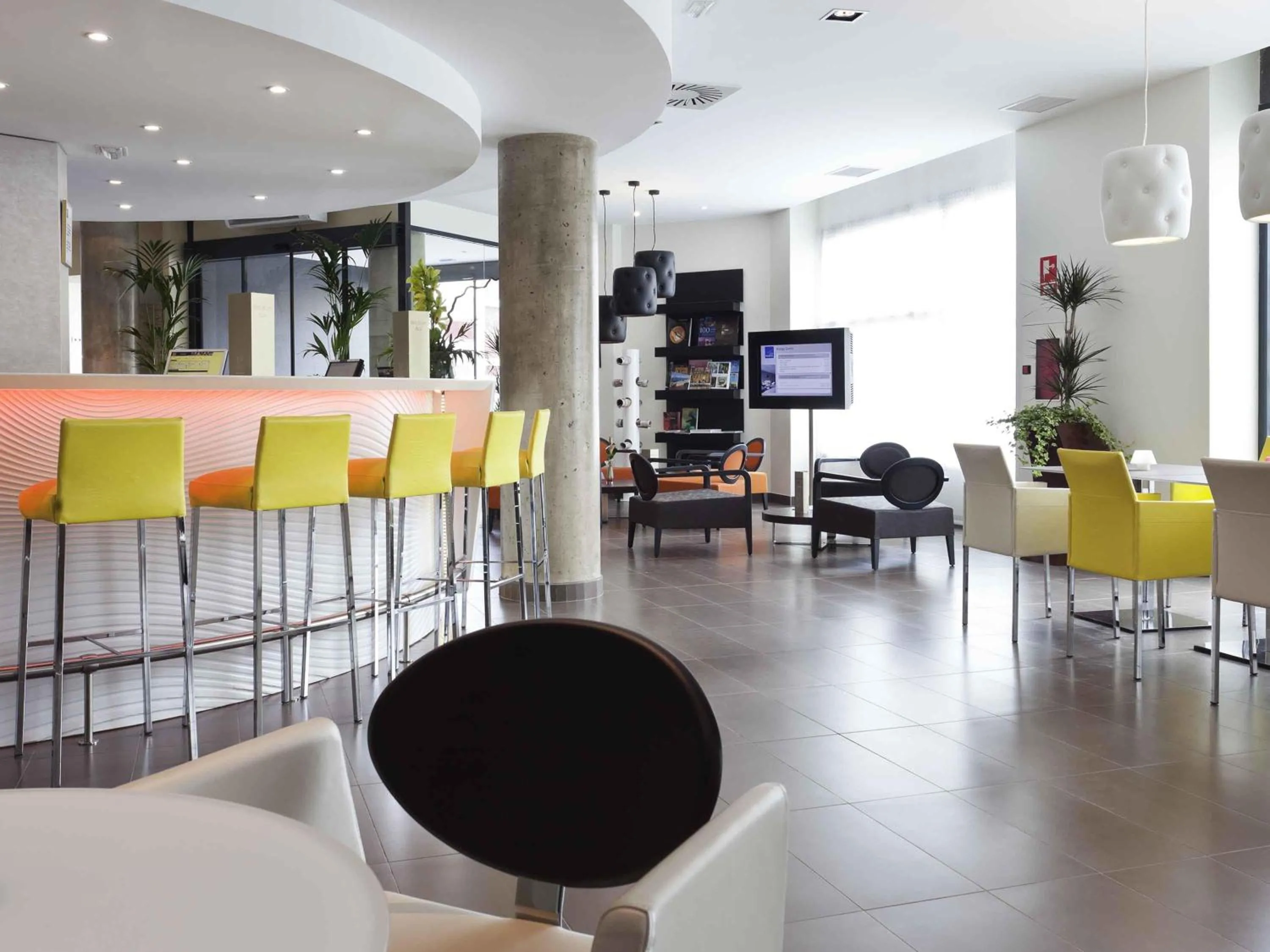 Lounge or bar in Novotel Suites Malaga Centro
