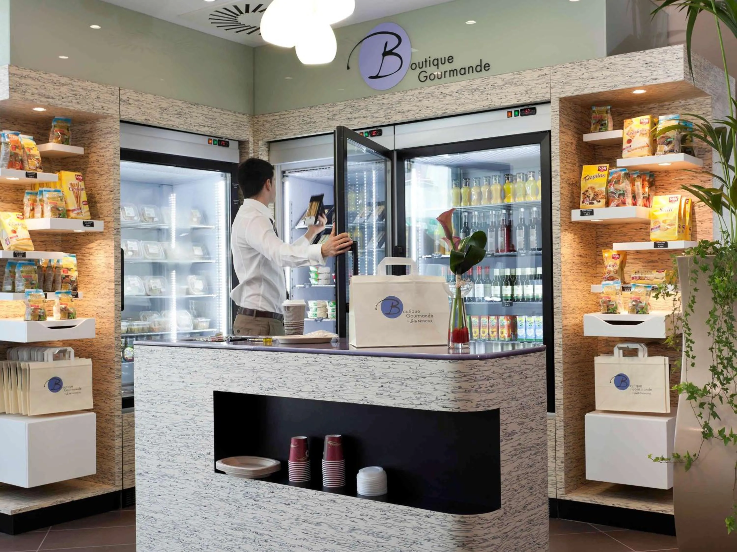 Lounge or bar in Novotel Suites Malaga Centro