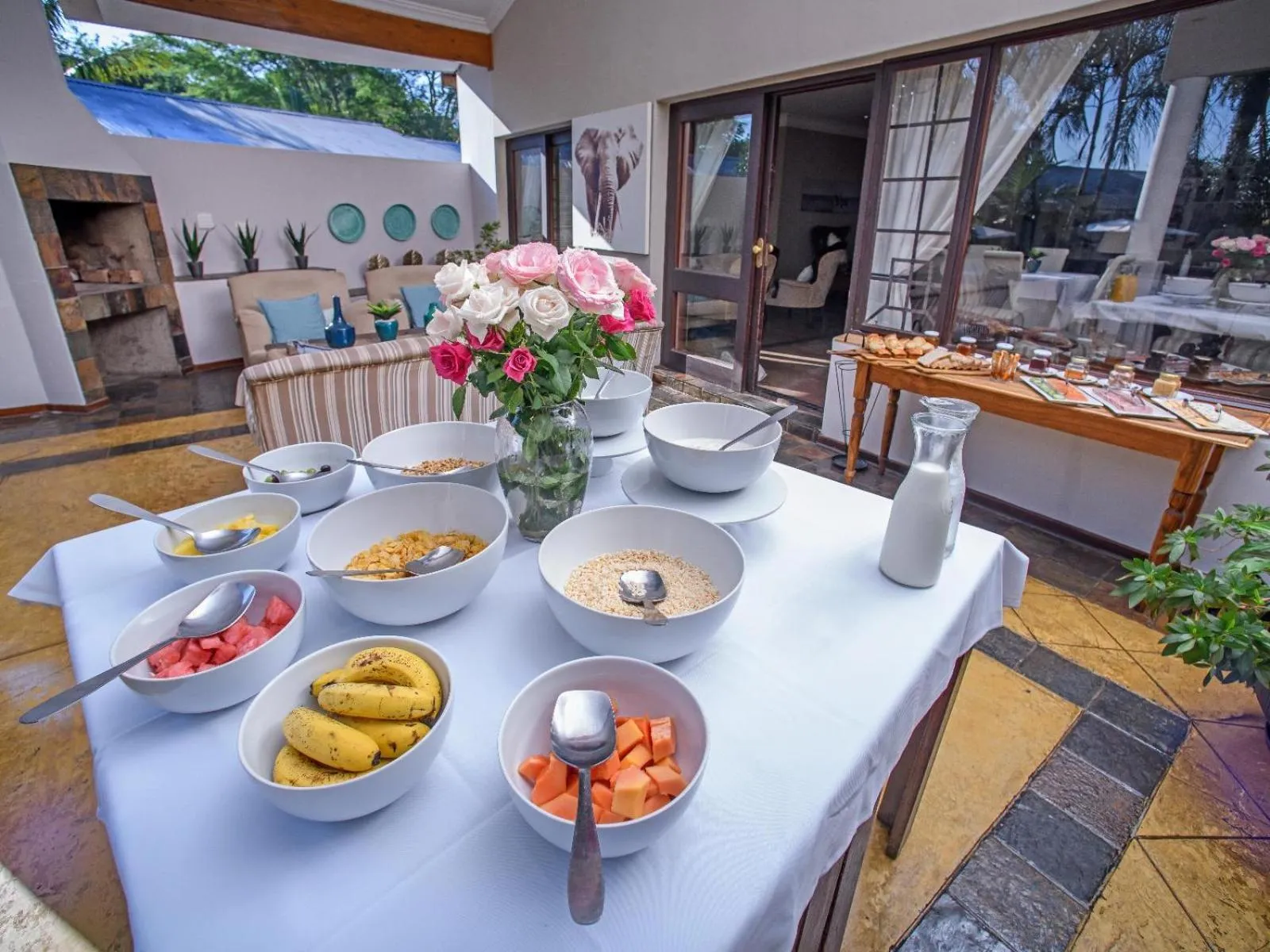 Dining area in Stille Woning Guesthouse