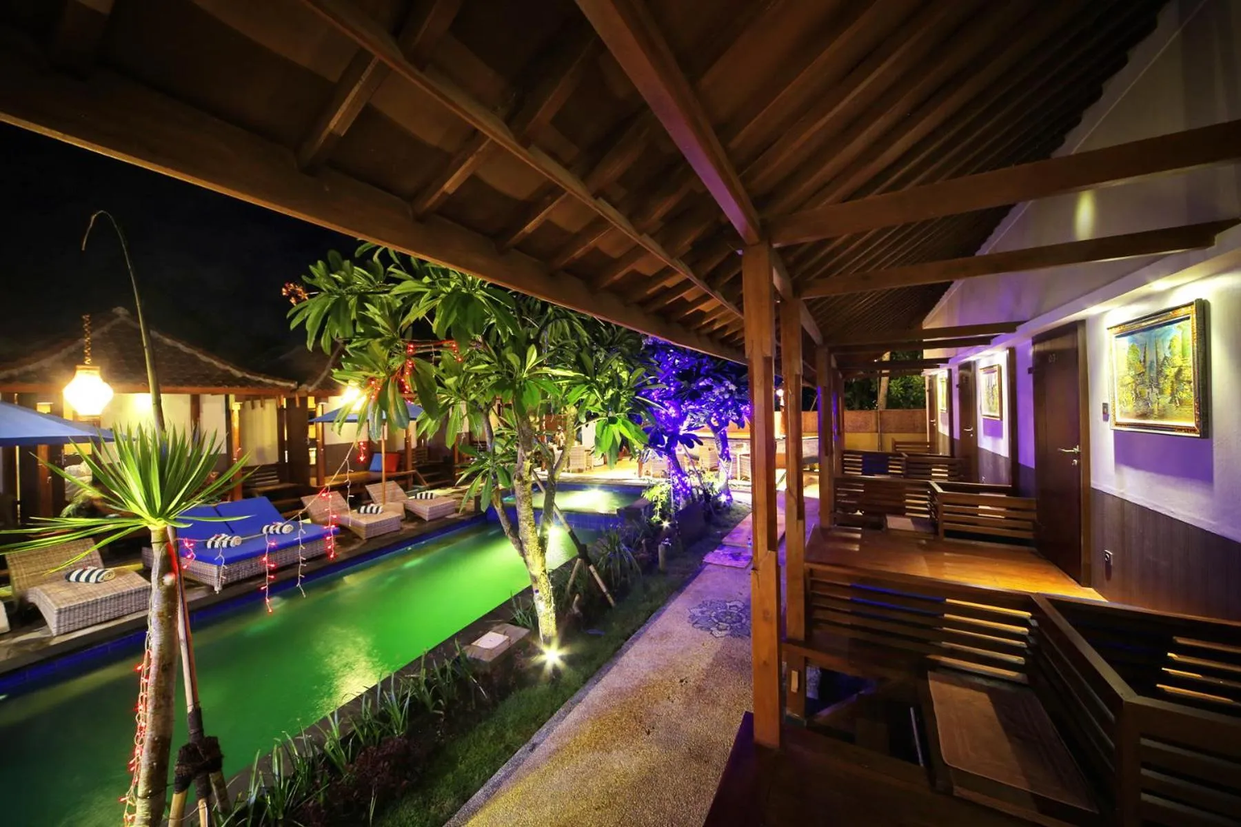 Night in Sari Gili Bungalow
