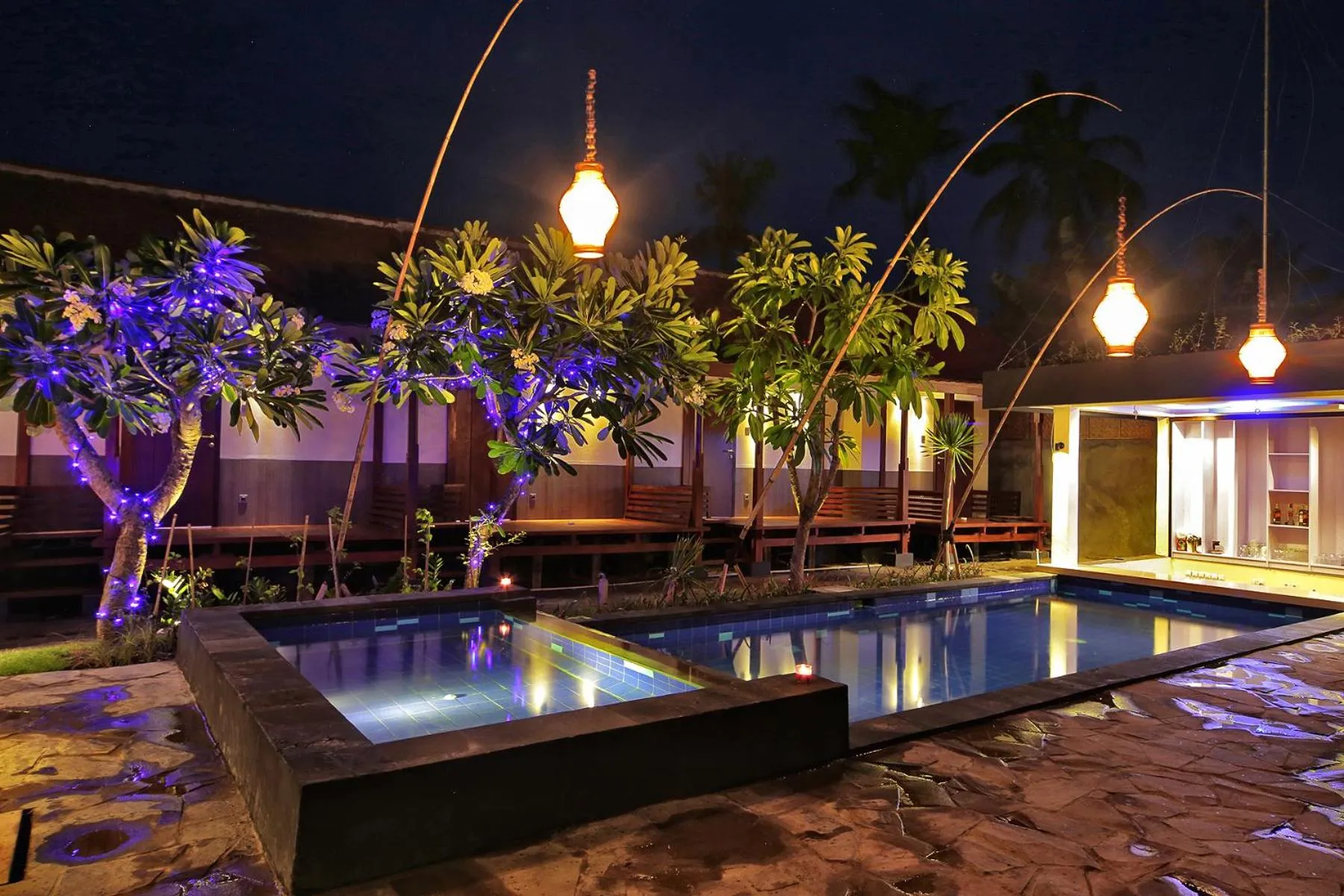 Night in Sari Gili Bungalow